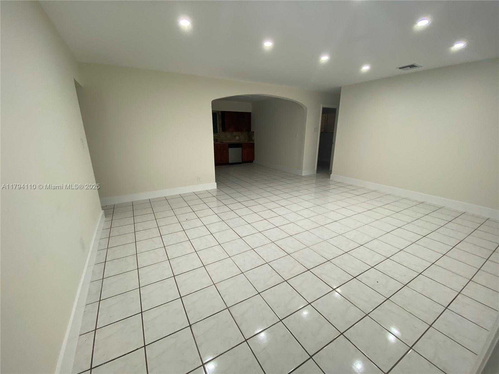 Small Image of 1727 WASHINGTON ST #1727, Hollywood Number 3