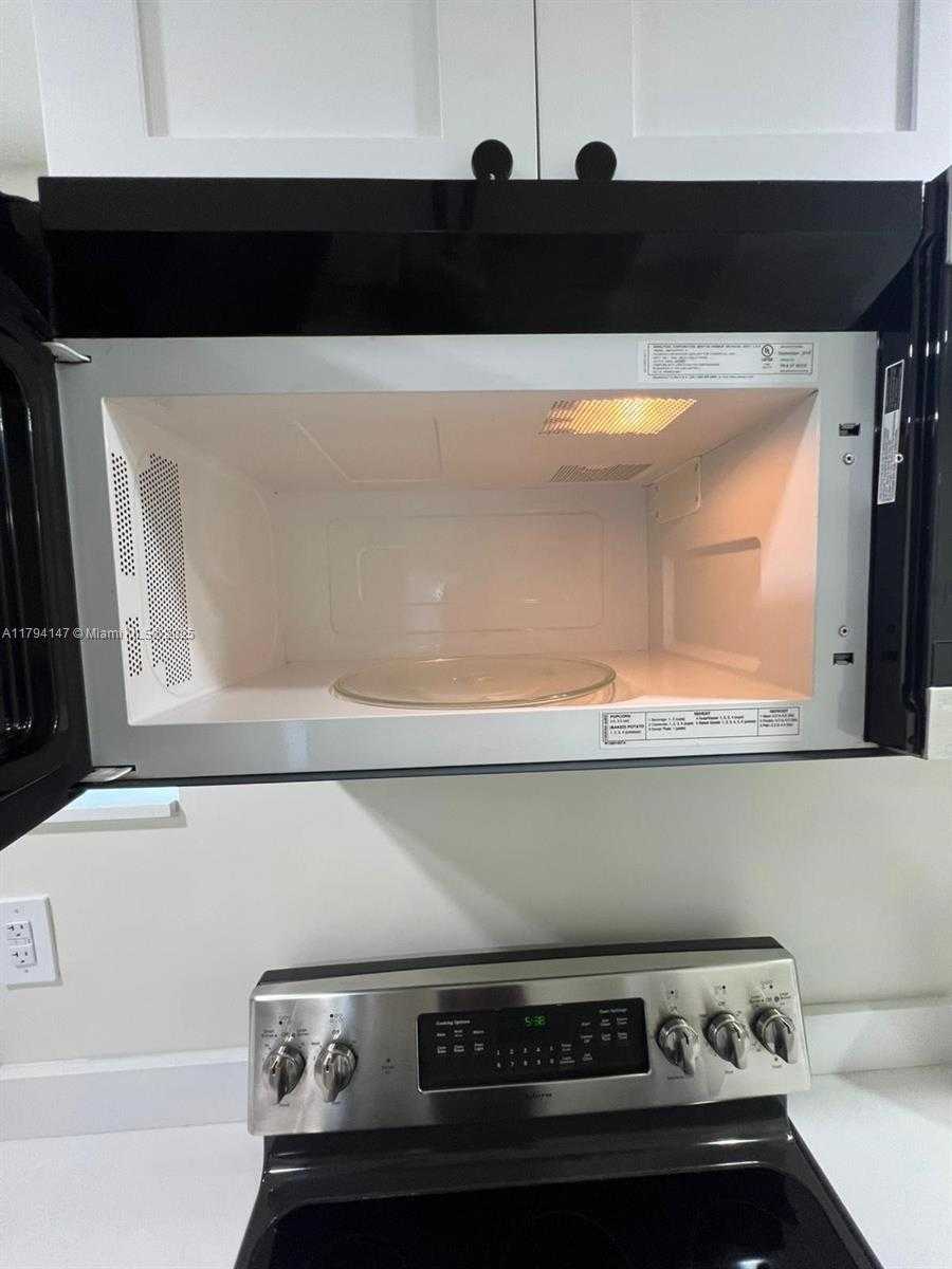 Small Image of 1244 NORTH WEST 32ND ST #B, Miami Number 4