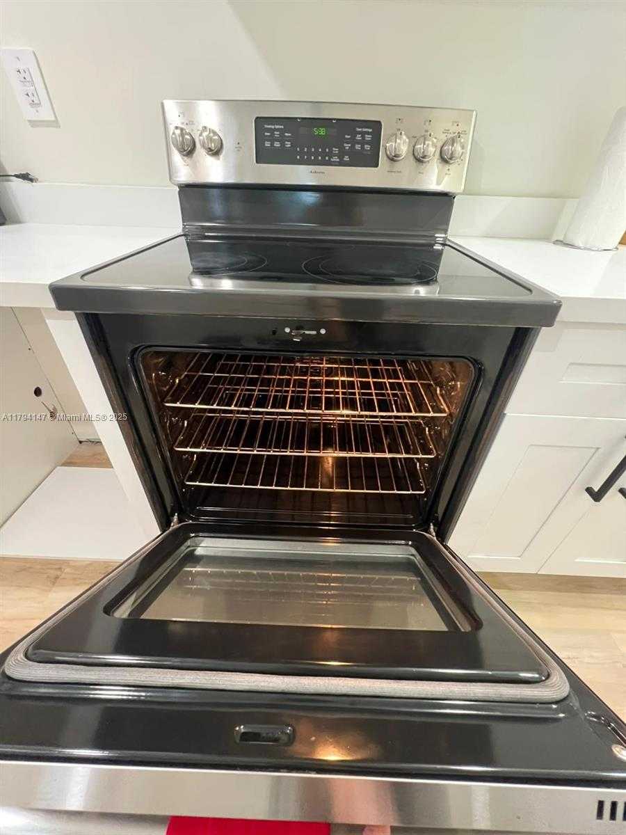 Small Image of 1244 NORTH WEST 32ND ST #B, Miami Number 5