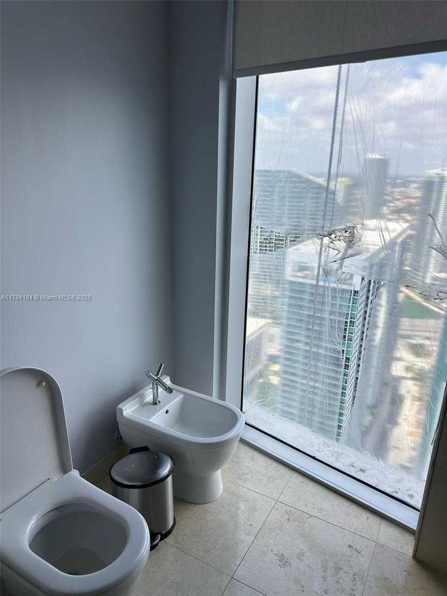 Small Image of 495 BRICKELL AVE #5211, Miami Number 10
