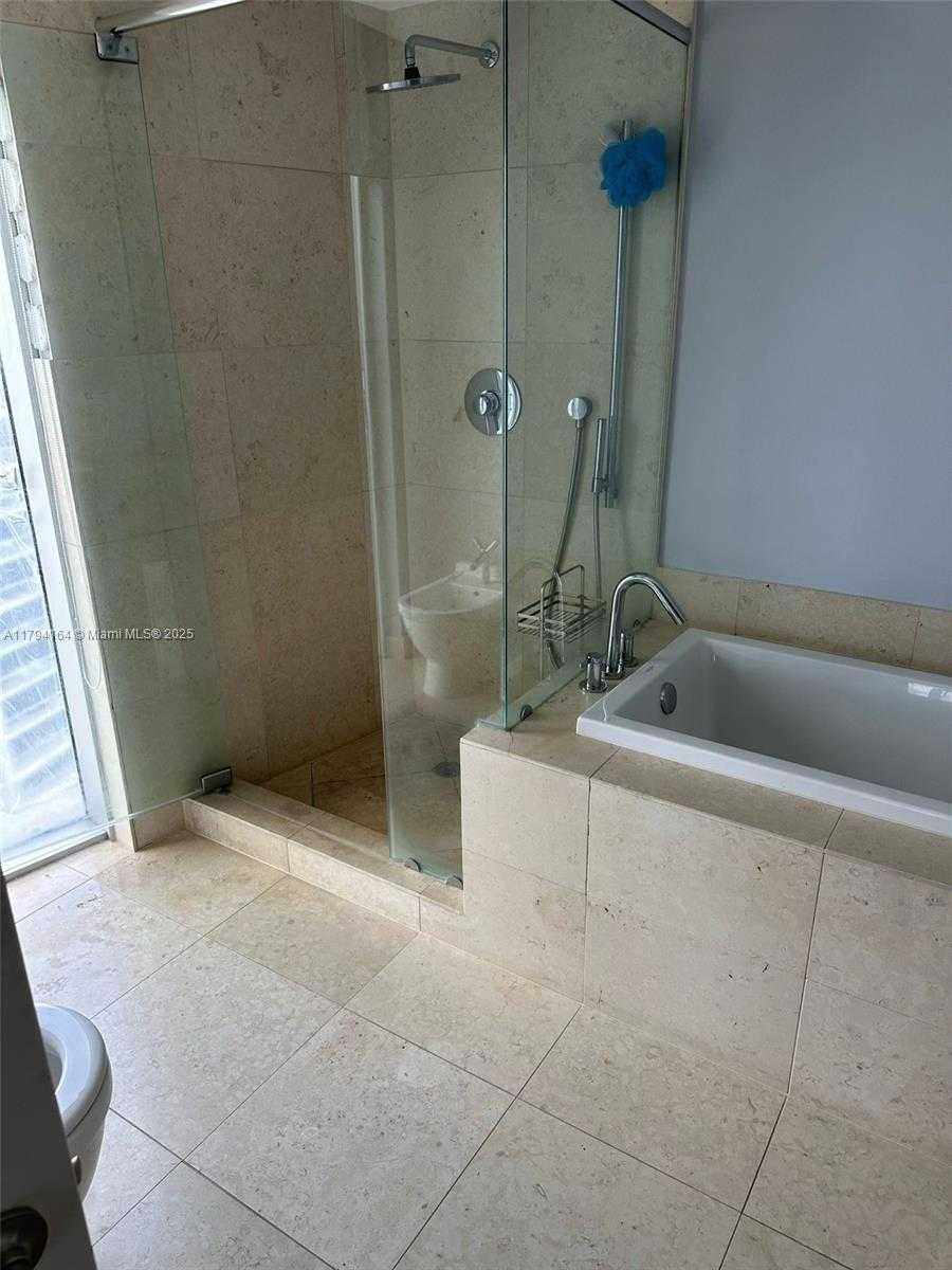 Small Image of 495 BRICKELL AVE #5211, Miami Number 11
