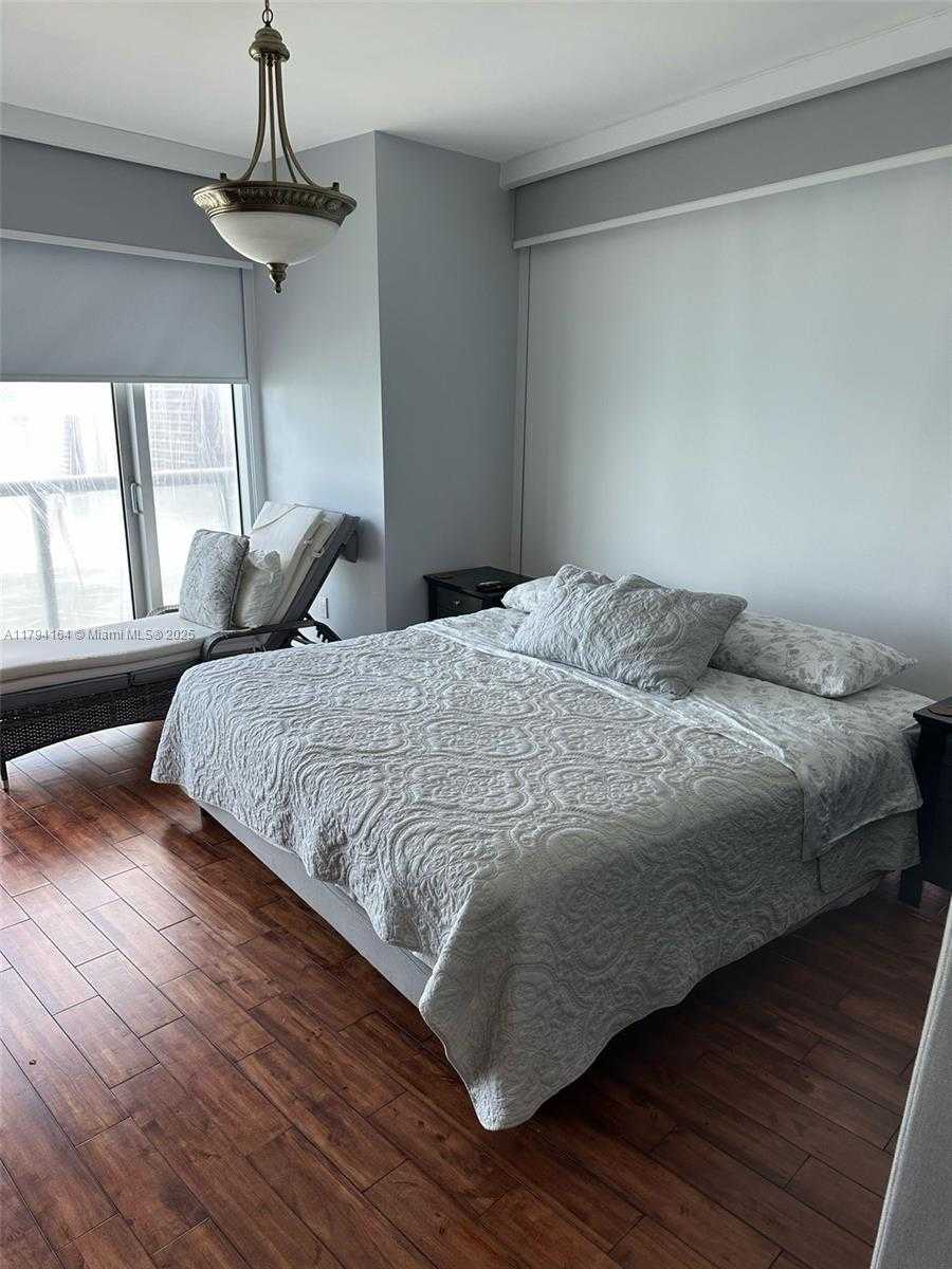 Small Image of 495 BRICKELL AVE #5211, Miami Number 12