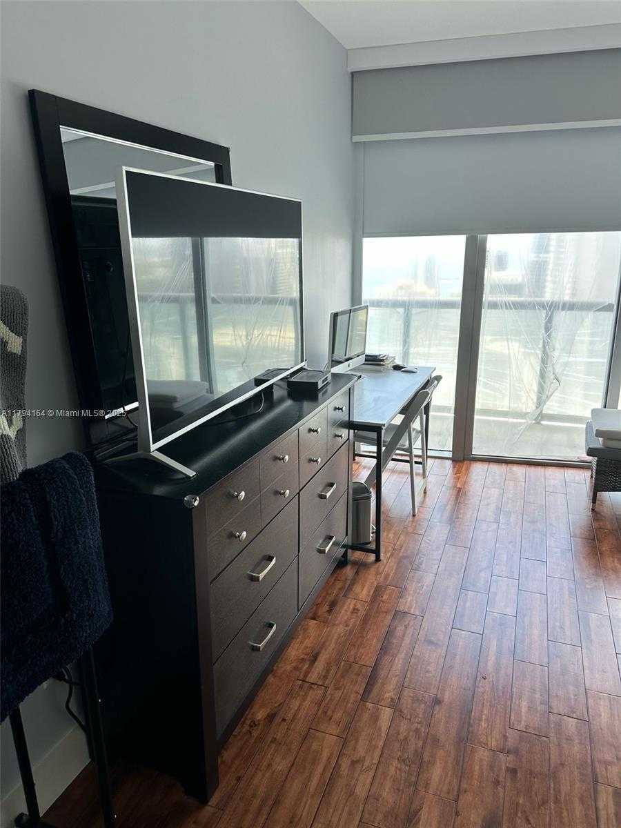 Small Image of 495 BRICKELL AVE #5211, Miami Number 13