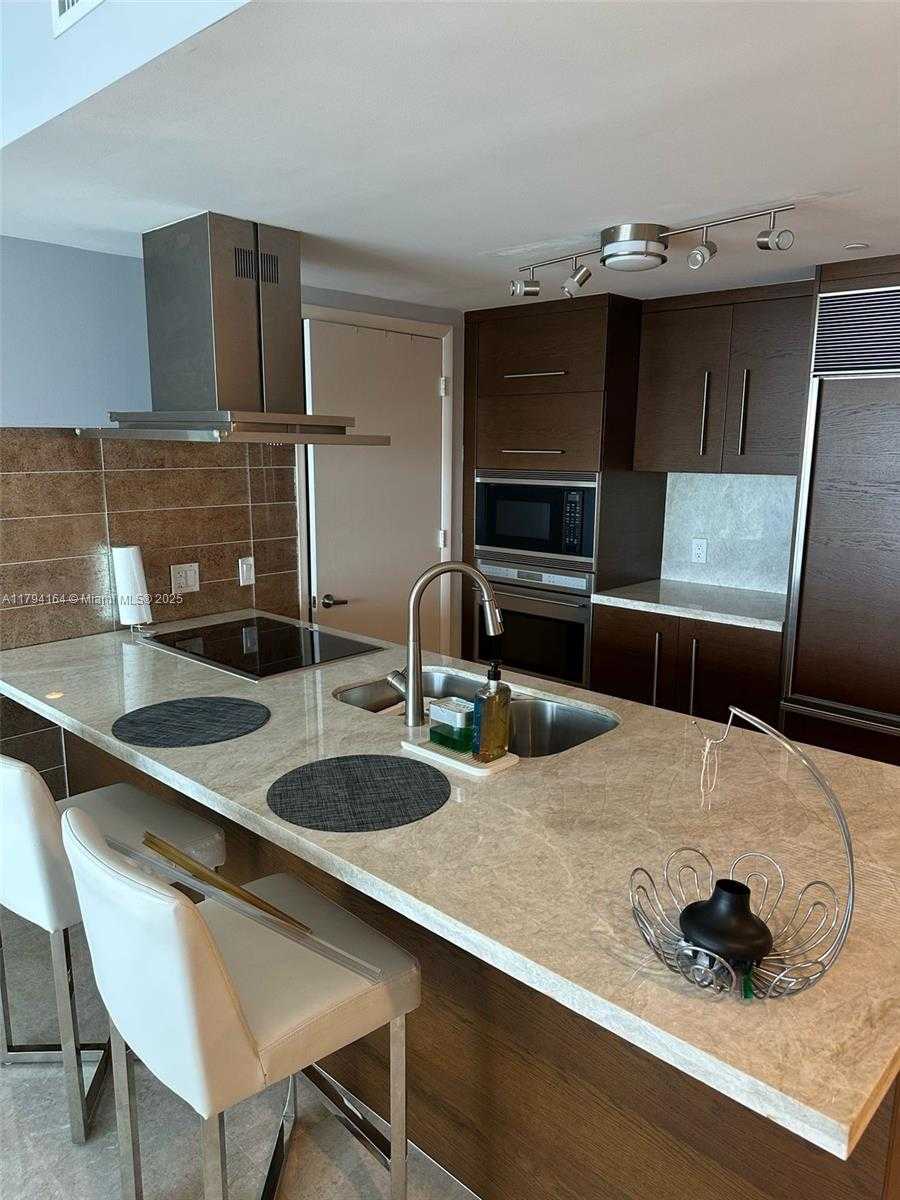 Small Image of 495 BRICKELL AVE #5211, Miami Number 2