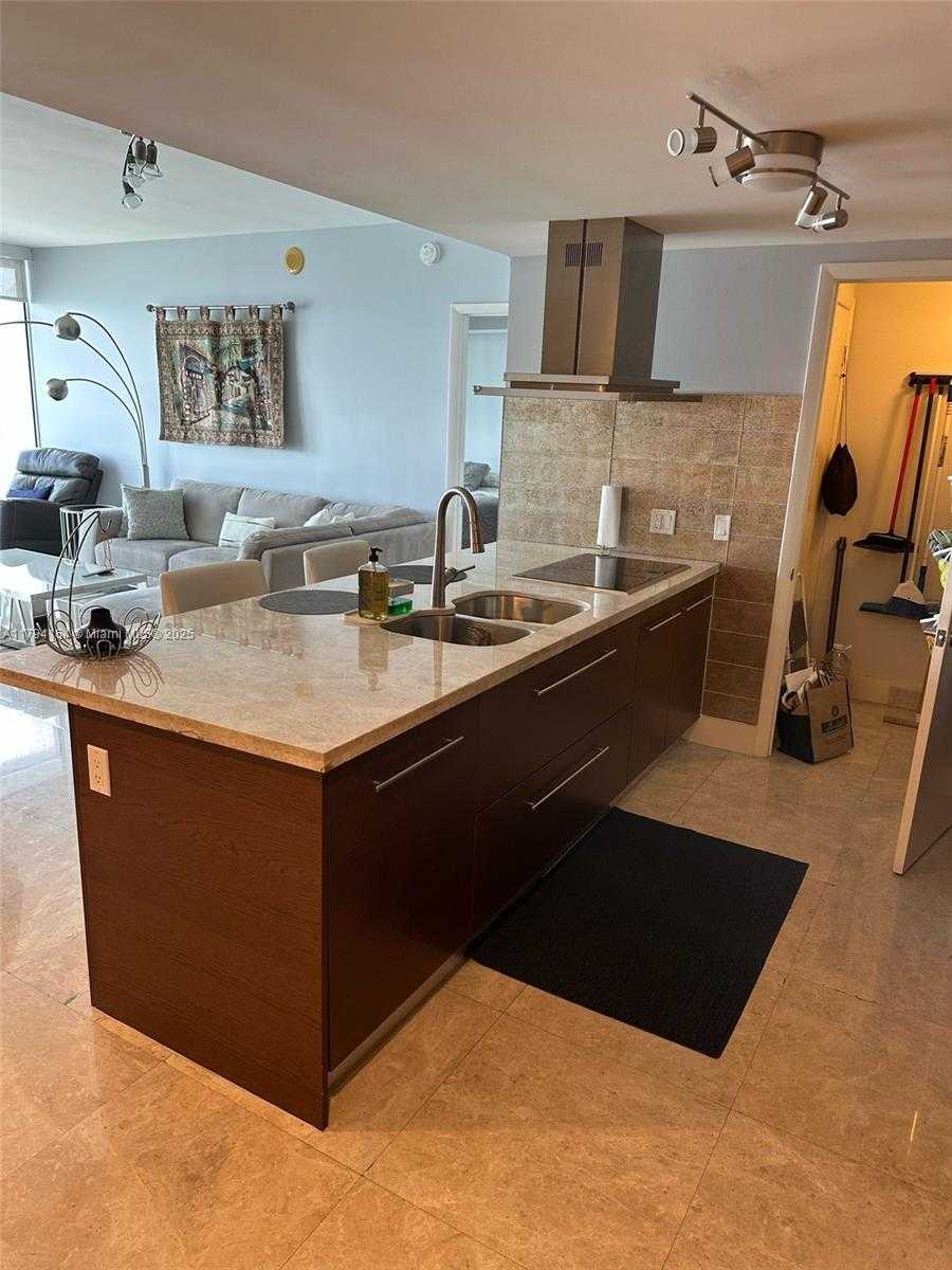 Small Image of 495 BRICKELL AVE #5211, Miami Number 3