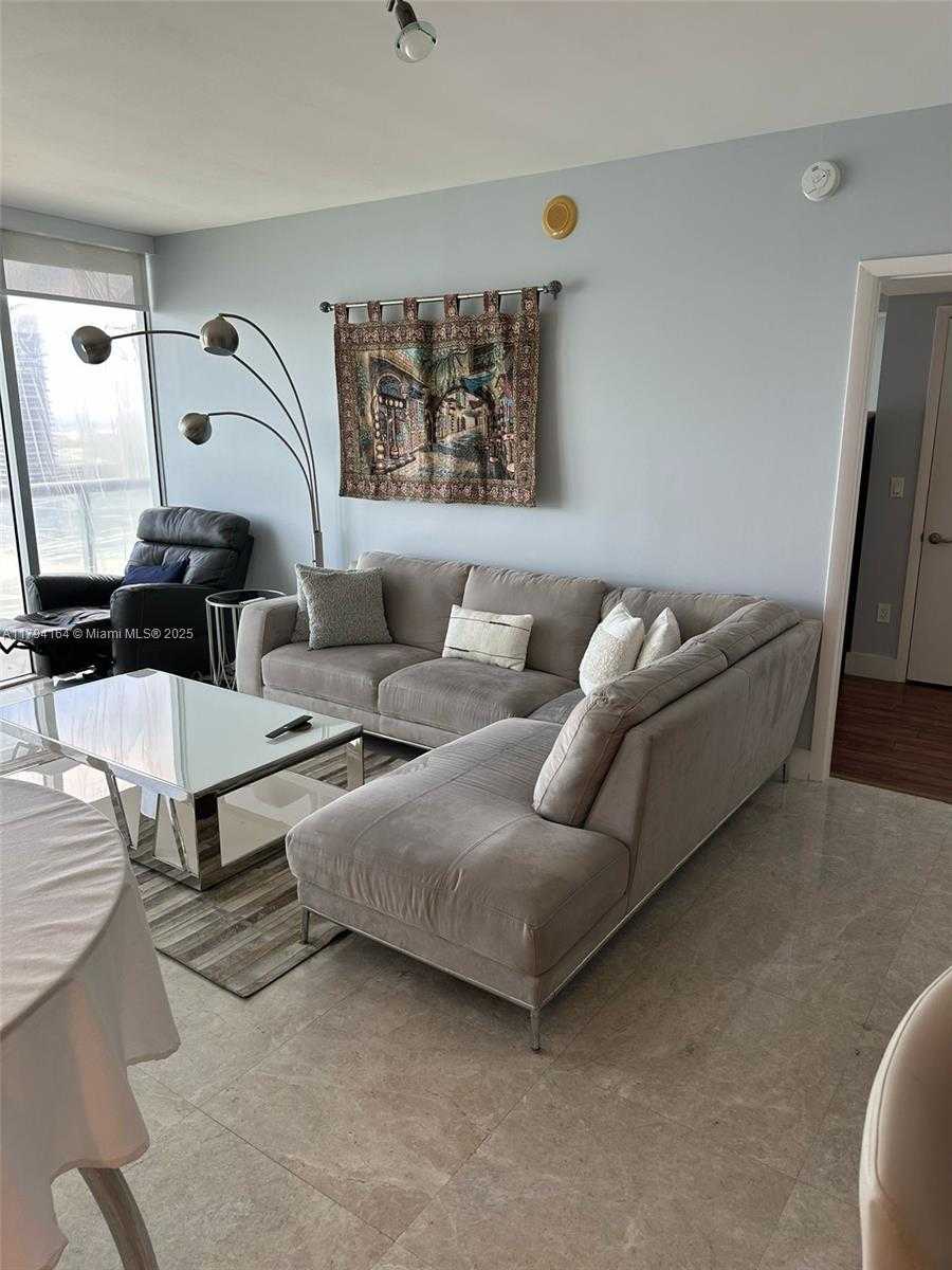 Small Image of 495 BRICKELL AVE #5211, Miami Number 6