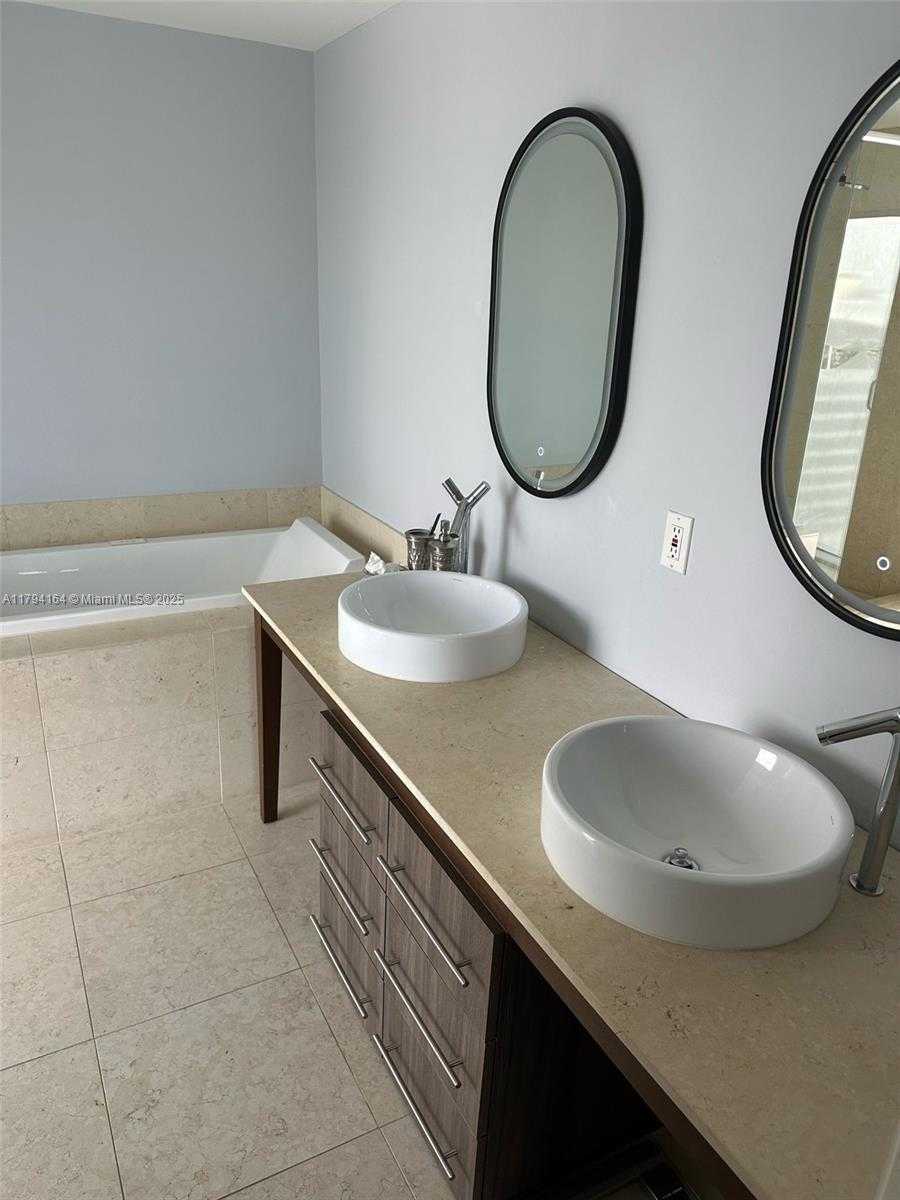 Small Image of 495 BRICKELL AVE #5211, Miami Number 9
