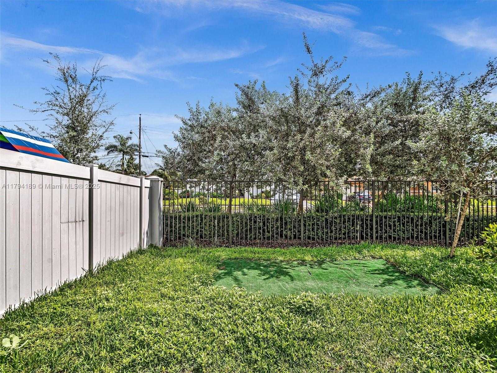 Small Image of 20381 NORTH WEST 4TH CT, Miami Gardens Number 18