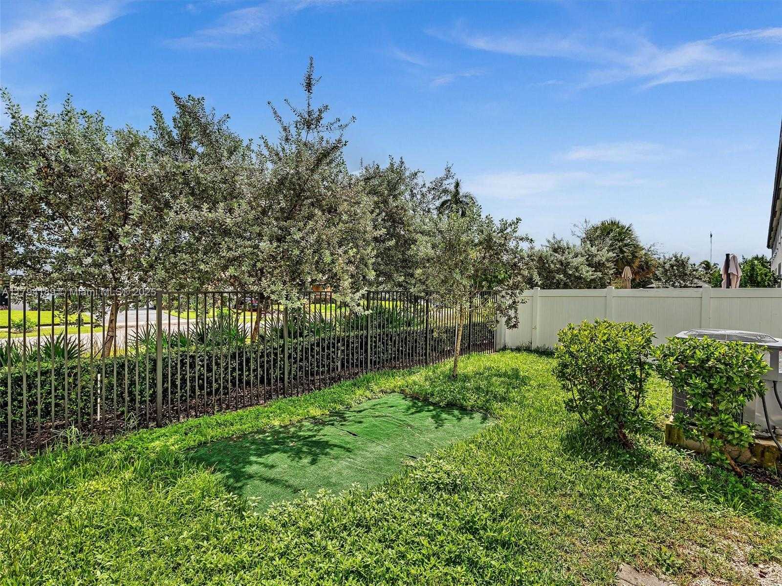 Small Image of 20381 NORTH WEST 4TH CT, Miami Gardens Number 19