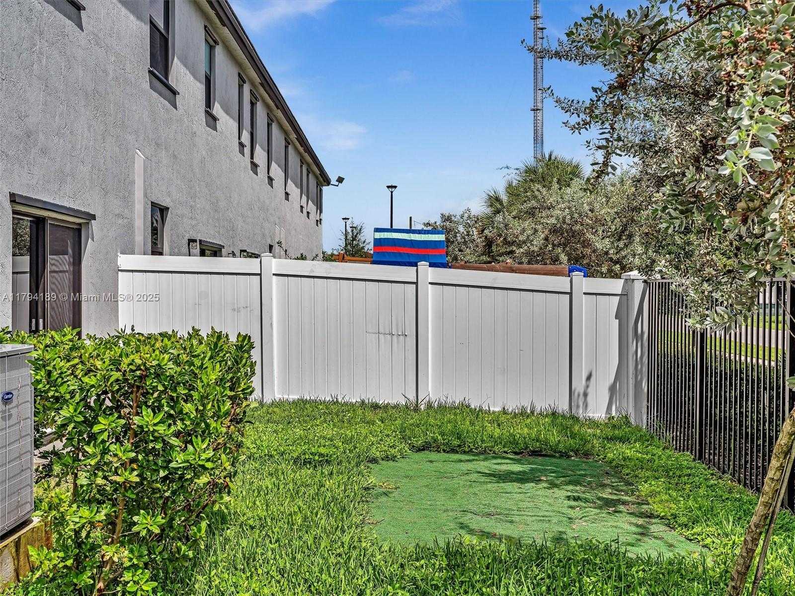 Small Image of 20381 NORTH WEST 4TH CT, Miami Gardens Number 21