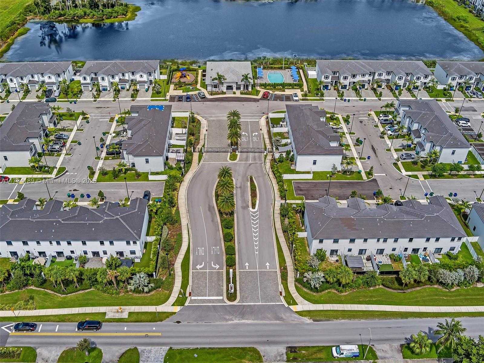Small Image of 20381 NORTH WEST 4TH CT, Miami Gardens Number 39