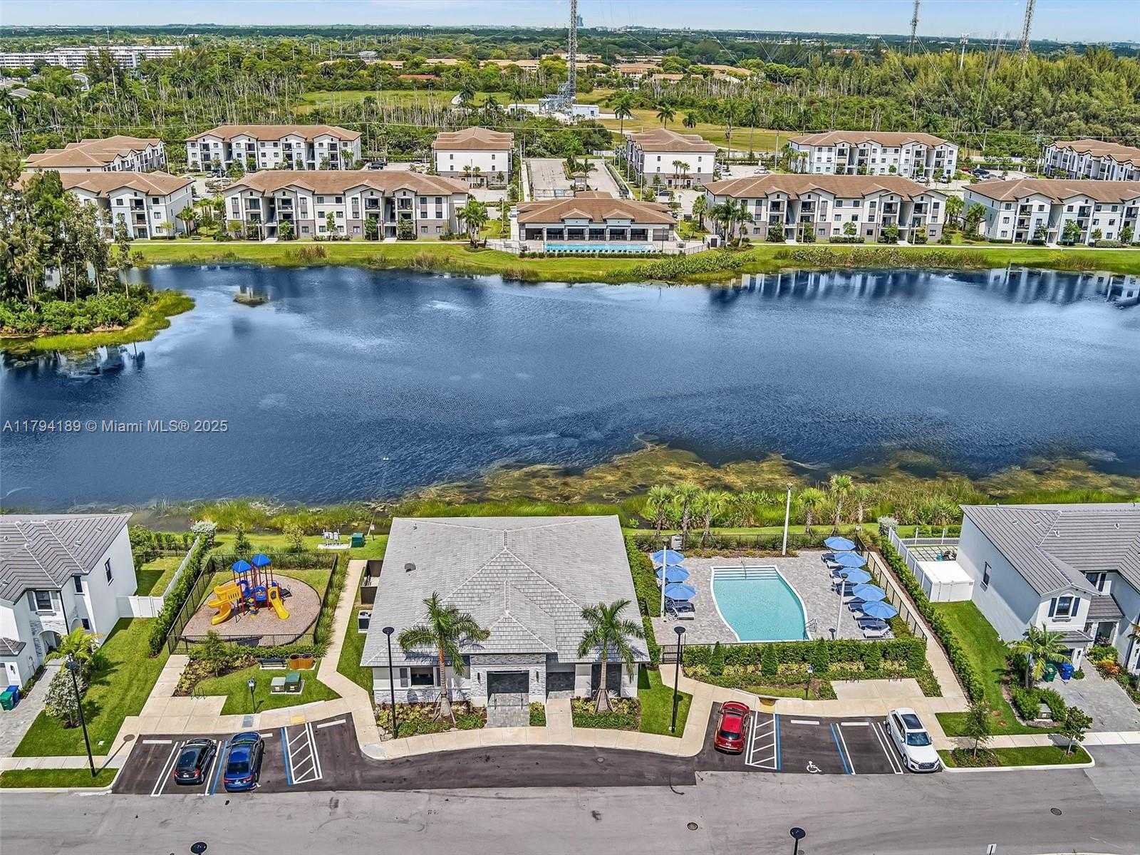 Small Image of 20381 NORTH WEST 4TH CT, Miami Gardens Number 40