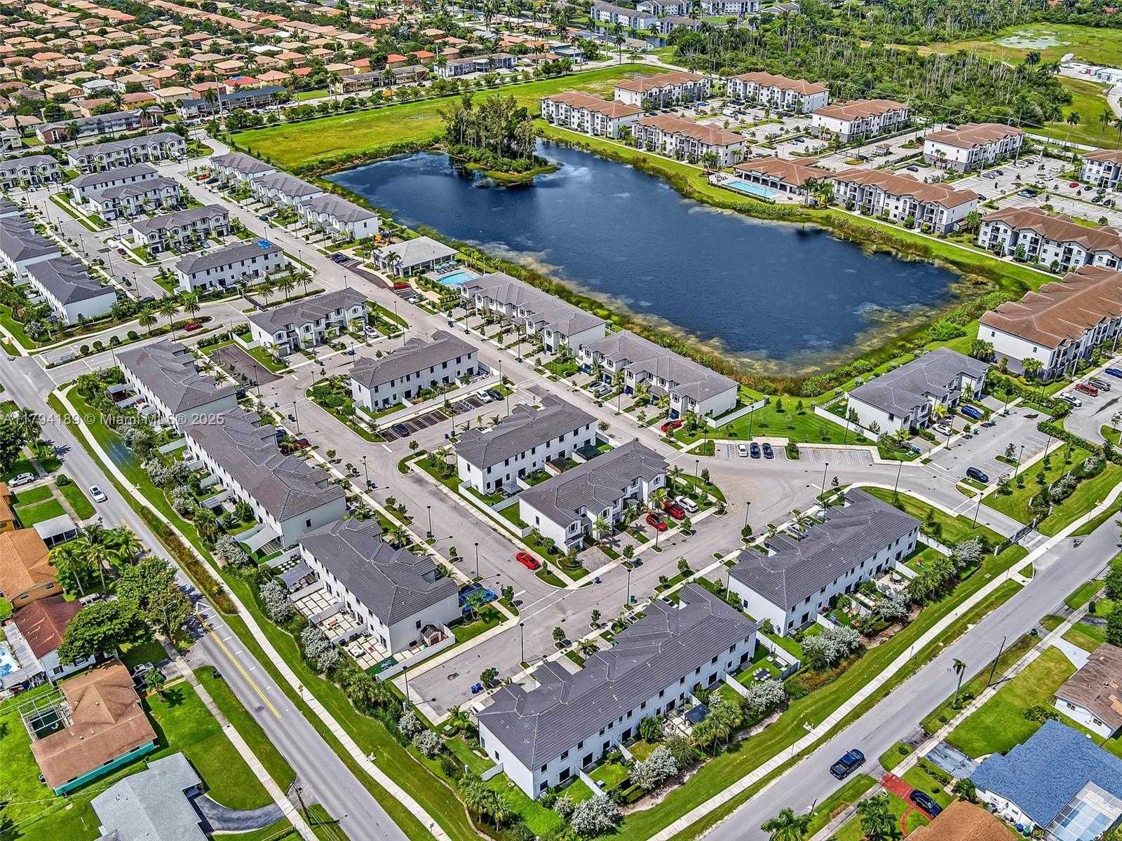 Small Image of 20381 NORTH WEST 4TH CT, Miami Gardens Number 41