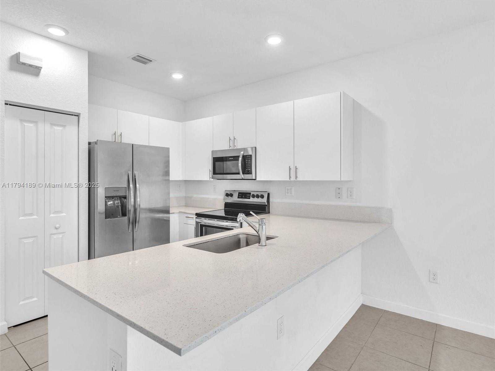 Small Image of 20381 NORTH WEST 4TH CT, Miami Gardens Number 5