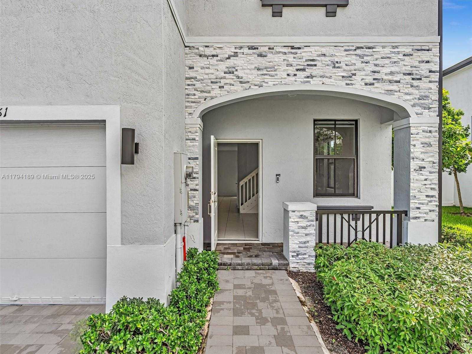 Small Image of 20381 NORTH WEST 4TH CT, Miami Gardens Number 8