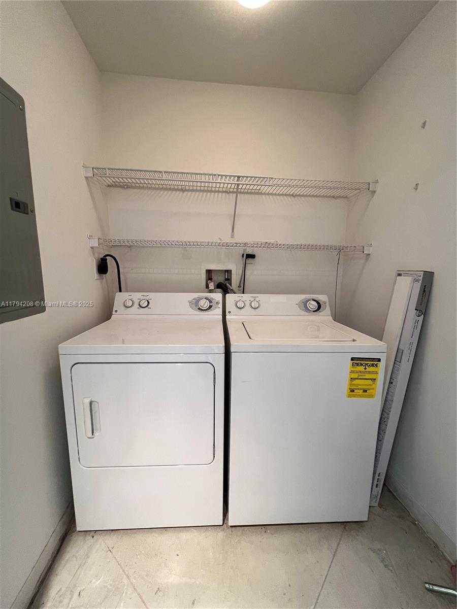 Small Image of 2001 BISCAYNE BLVD #2411, Miami Number 12