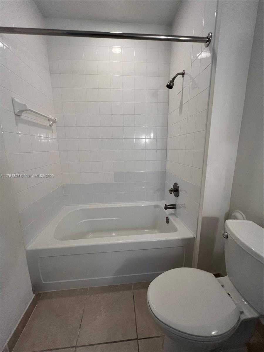 Small Image of 2001 BISCAYNE BLVD #2411, Miami Number 13