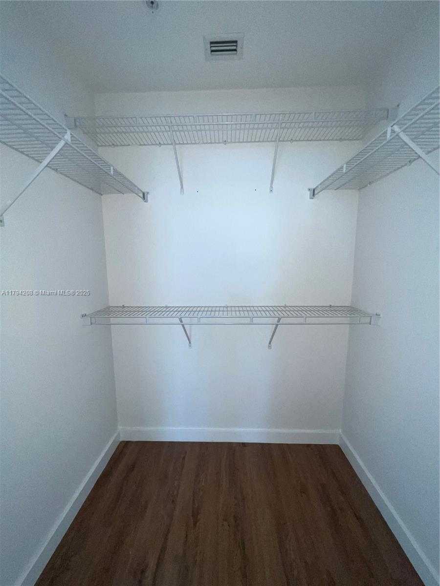 Small Image of 2001 BISCAYNE BLVD #2411, Miami Number 18