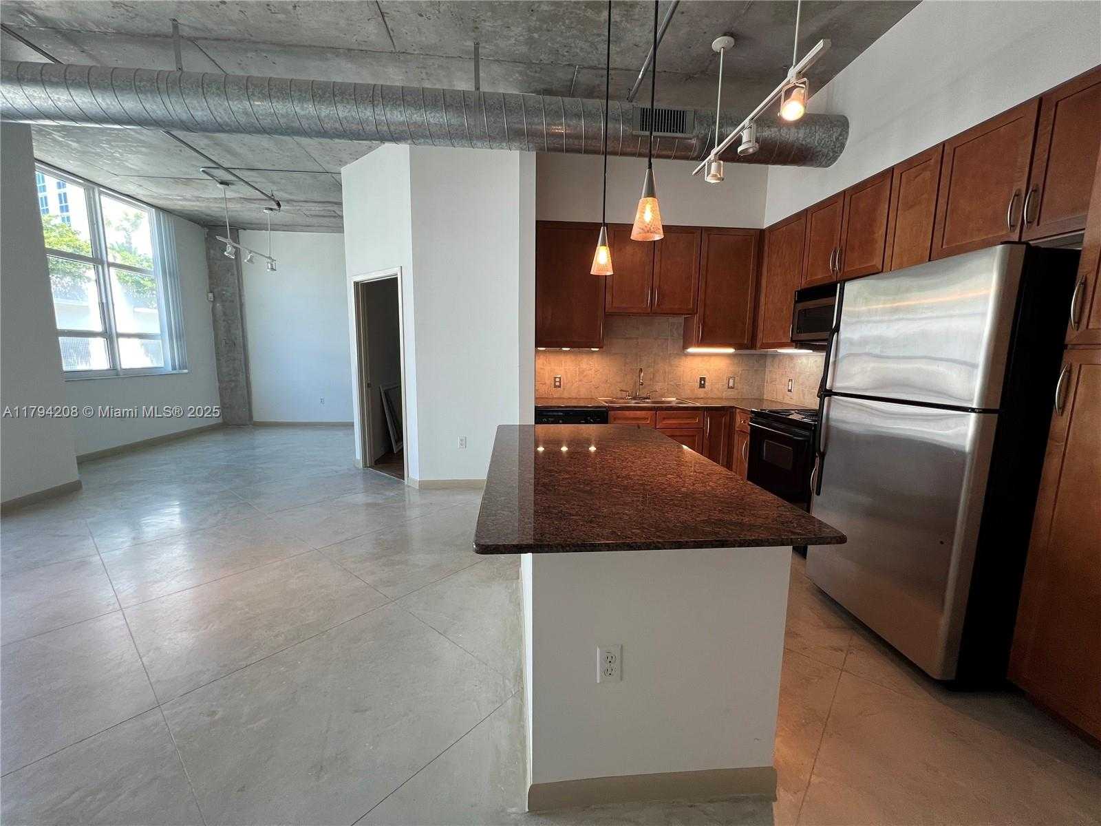 Small Image of 2001 BISCAYNE BLVD #2411, Miami Number 2
