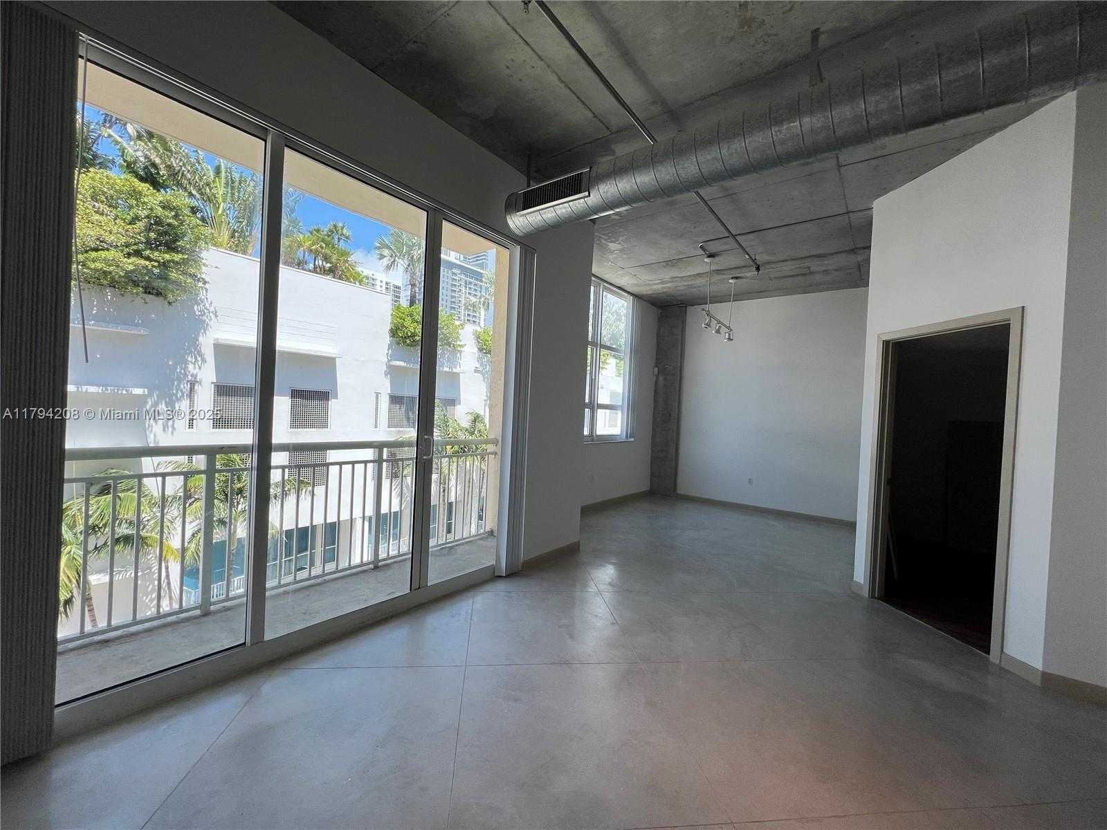 Small Image of 2001 BISCAYNE BLVD #2411, Miami Number 3