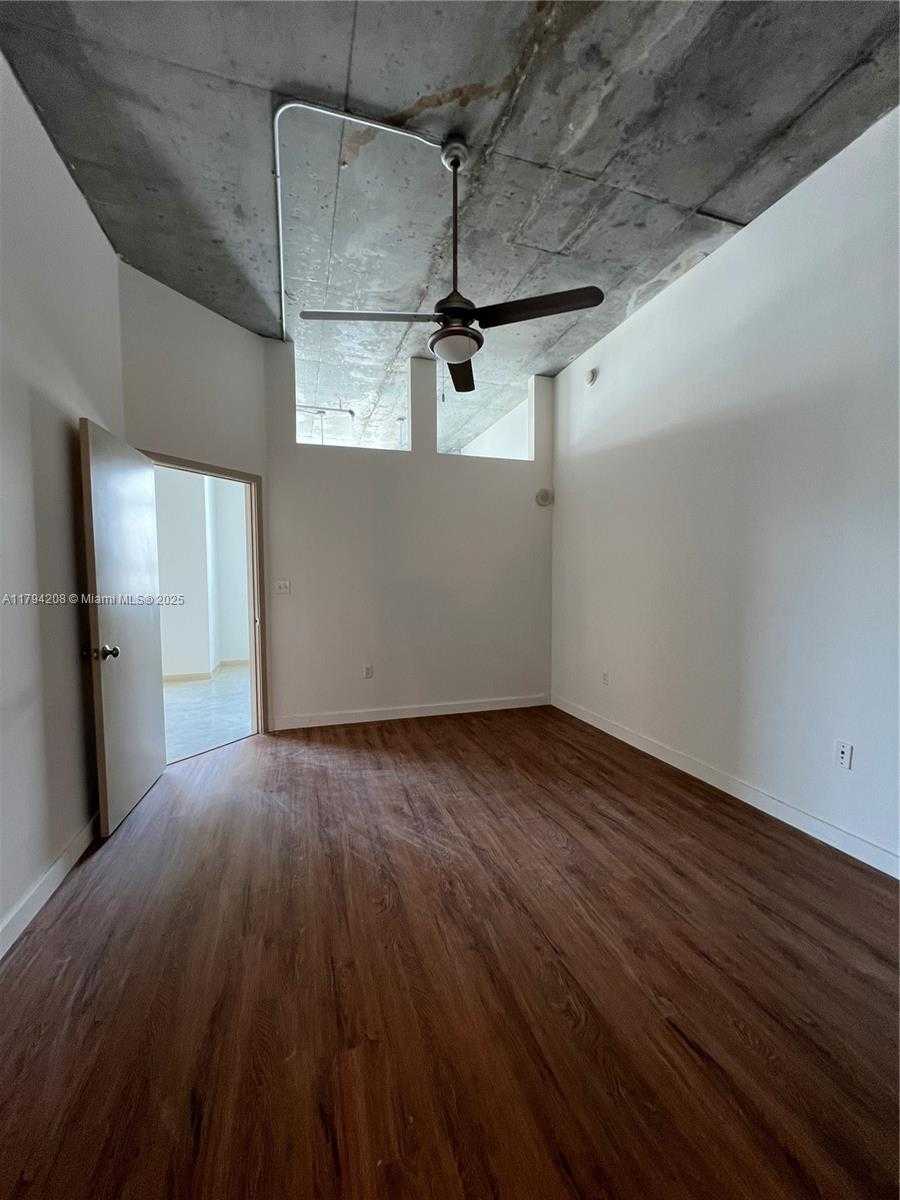Small Image of 2001 BISCAYNE BLVD #2411, Miami Number 6