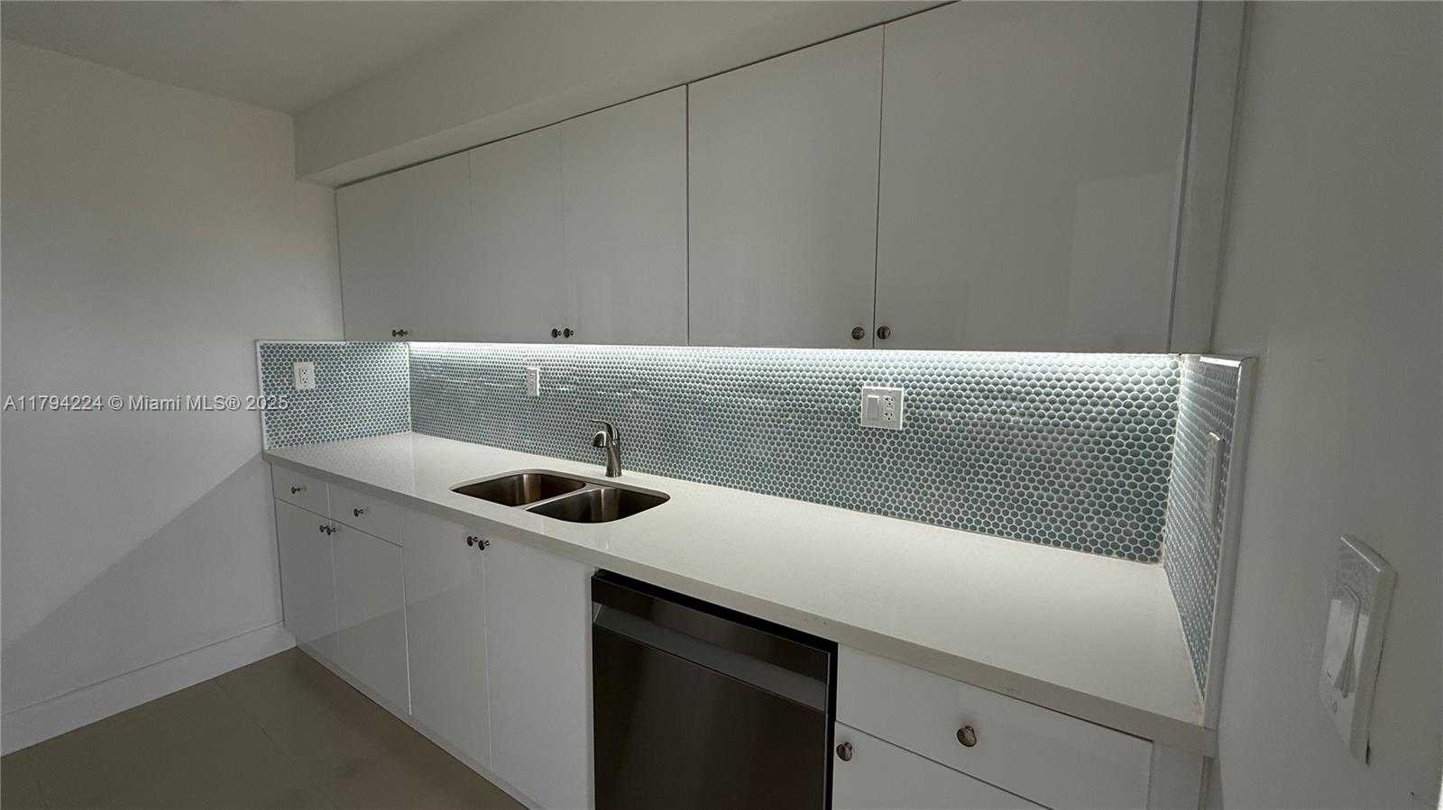 Small Image of 16546 NORTH EAST 26TH AVE #4H, North Miami Beach Number 2