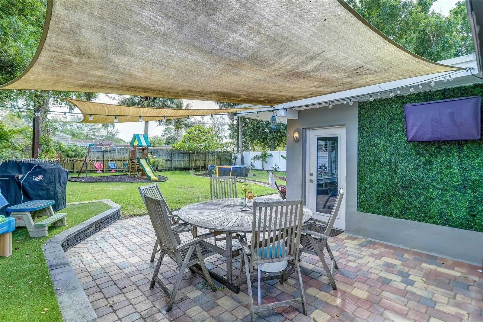 Small Image of 1516 SOUTH WEST 30TH AVE, Fort Lauderdale Number 14