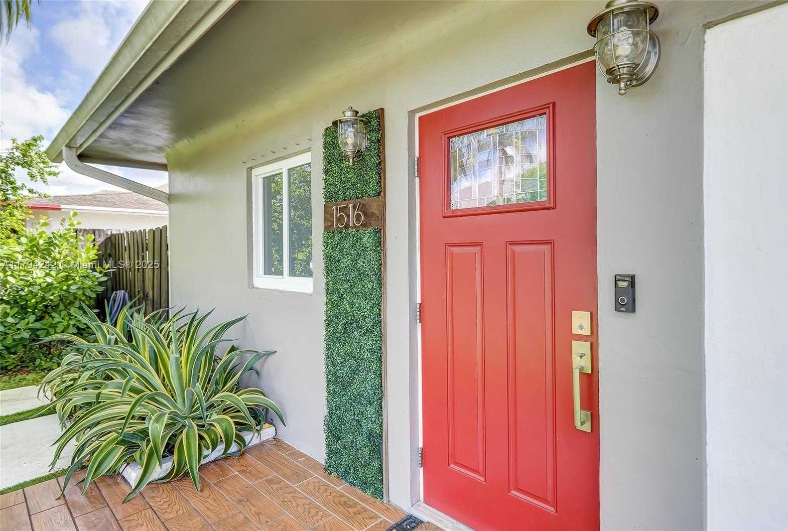 Small Image of 1516 SOUTH WEST 30TH AVE, Fort Lauderdale Number 2
