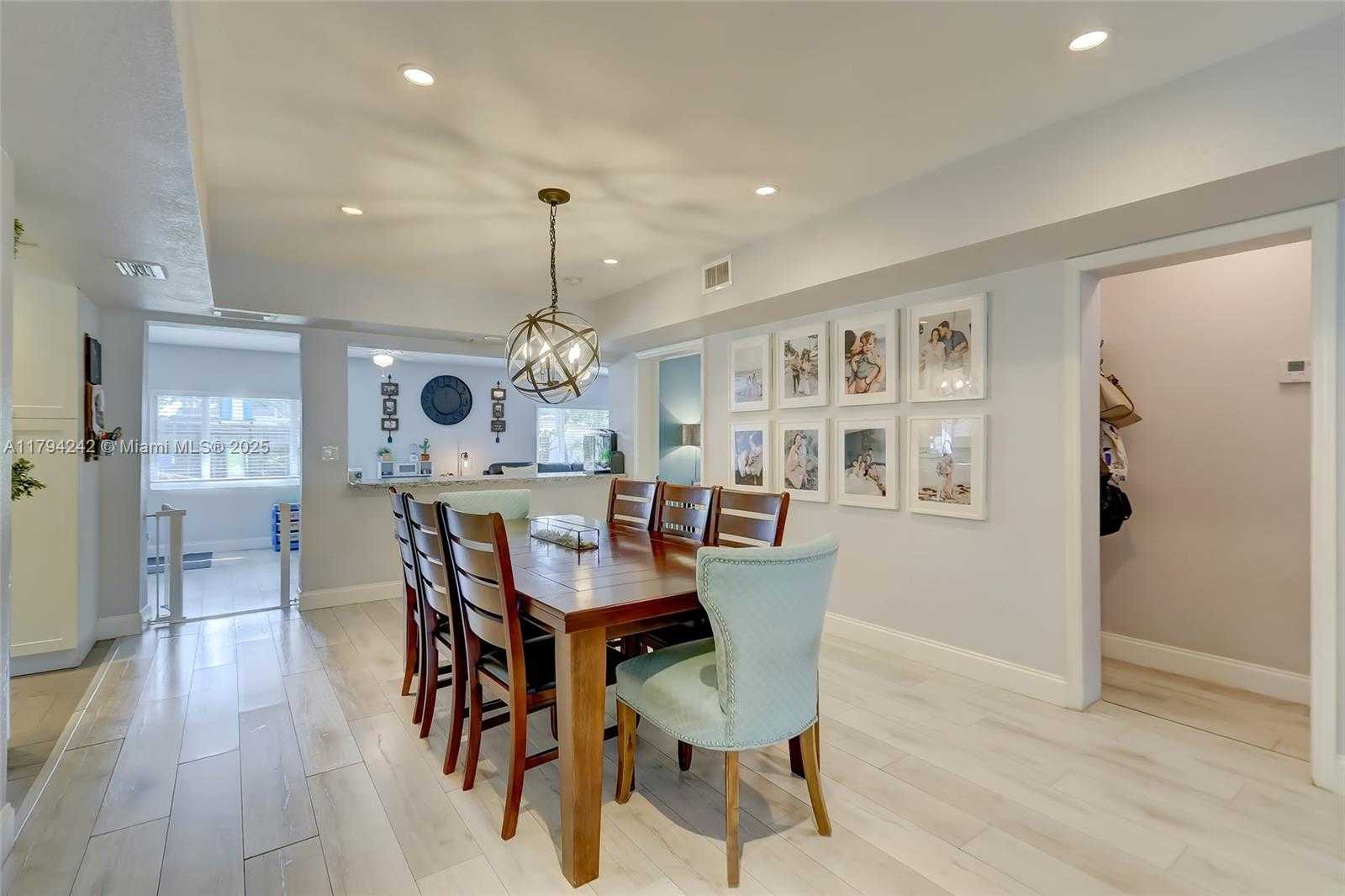 Small Image of 1516 SOUTH WEST 30TH AVE, Fort Lauderdale Number 4
