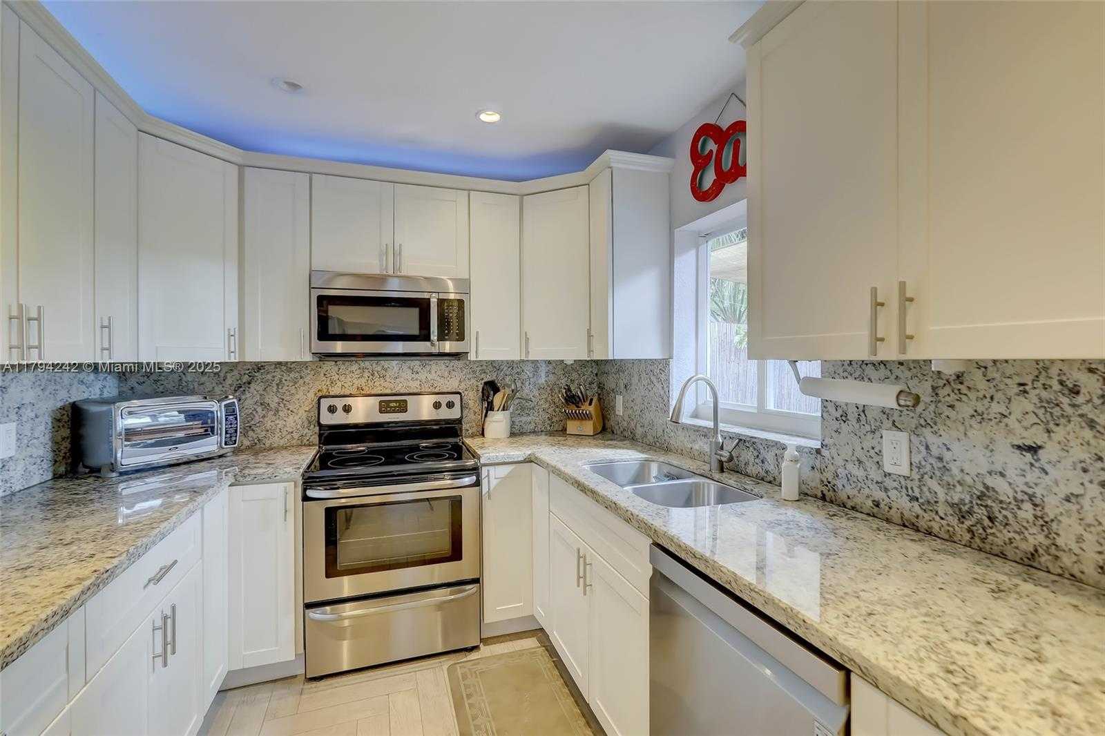 Small Image of 1516 SOUTH WEST 30TH AVE, Fort Lauderdale Number 6