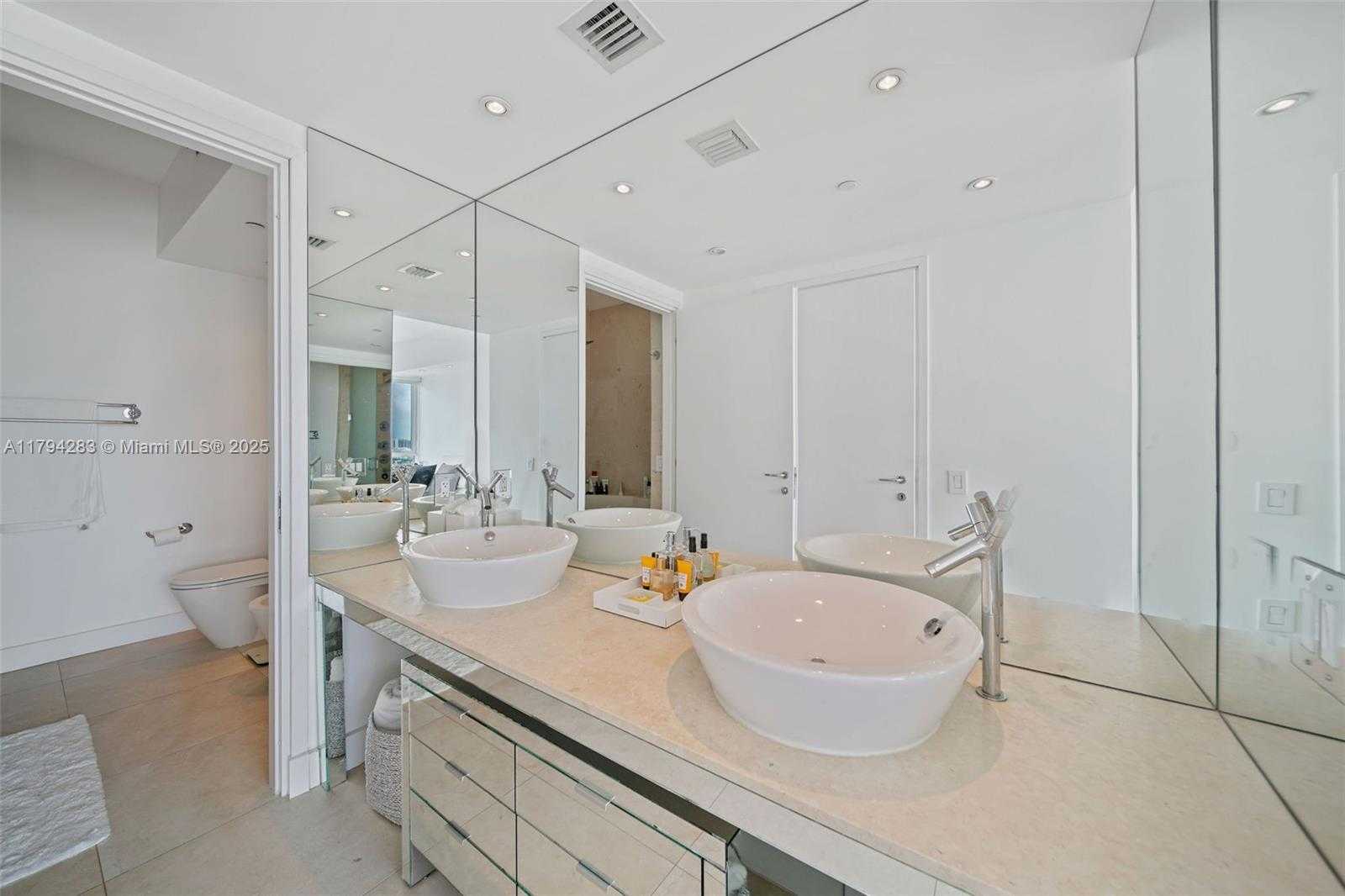 Small Image of 450 Alton Rd, Miami Beach, FL 33139, USA Number 12