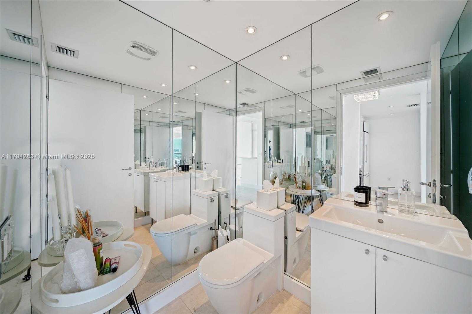 Small Image of 450 Alton Rd, Miami Beach, FL 33139, USA Number 15