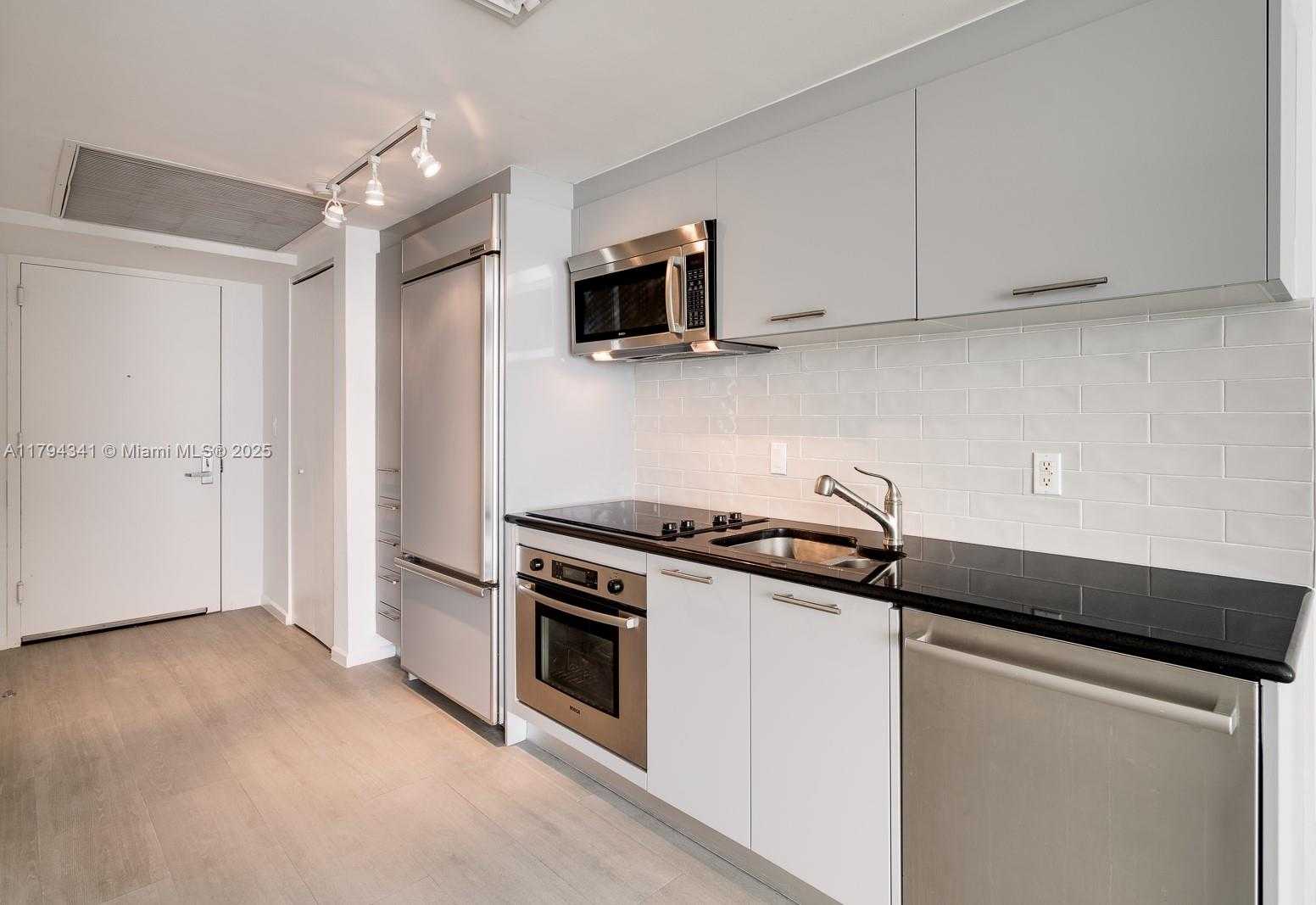 Small Image of 50 BISCAYNE BLVD #5003, Miami Number 2