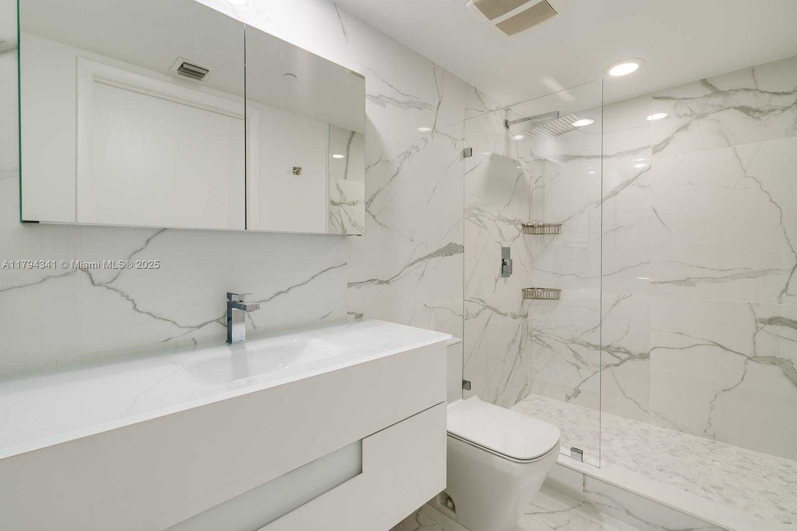 Small Image of 50 BISCAYNE BLVD #5003, Miami Number 3