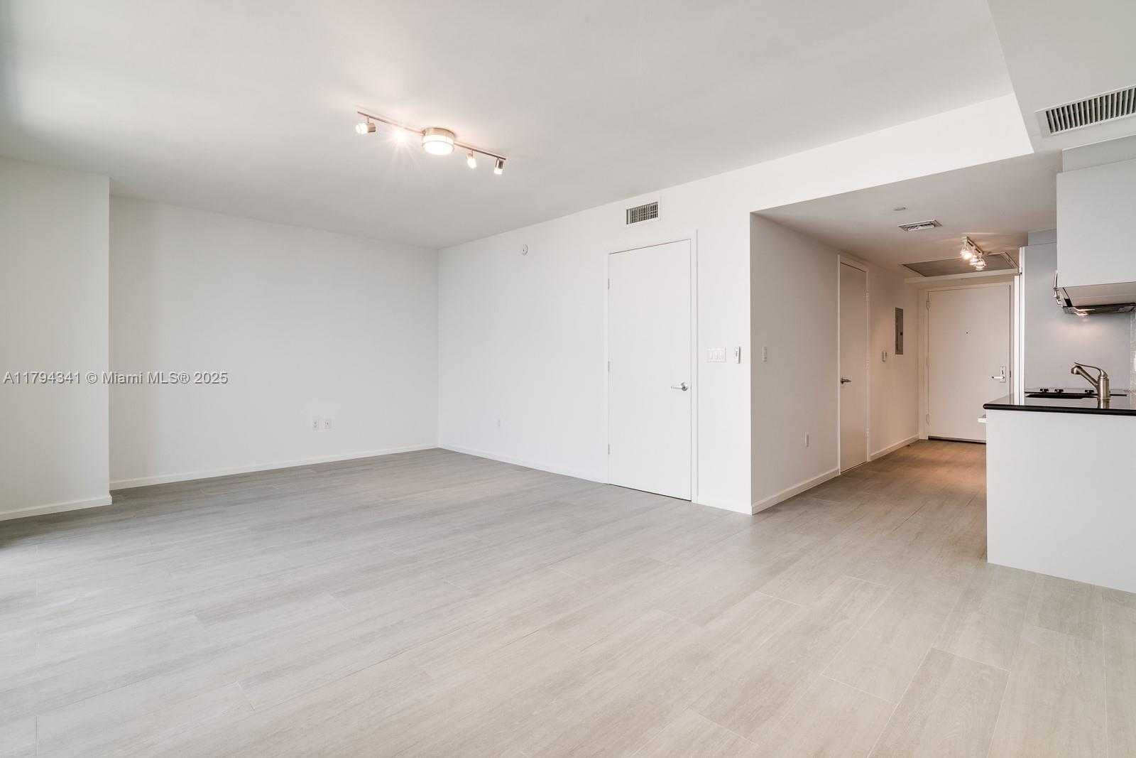 Small Image of 50 BISCAYNE BLVD #5003, Miami Number 4
