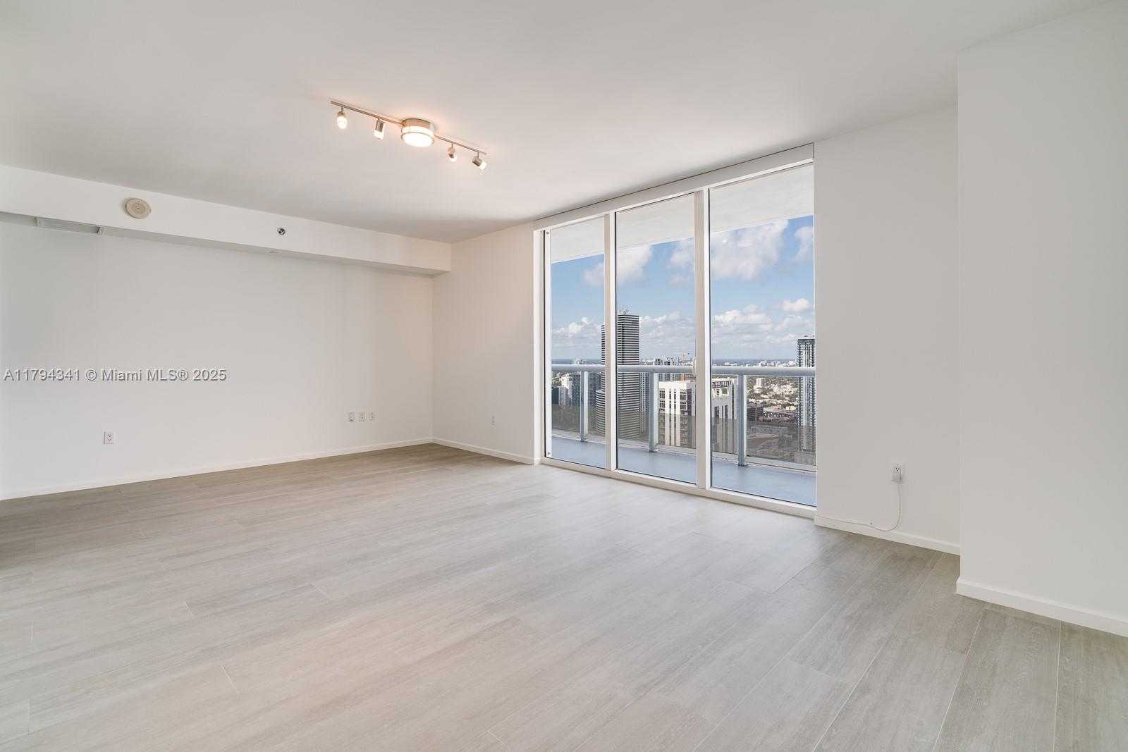 Small Image of 50 BISCAYNE BLVD #5003, Miami Number 6