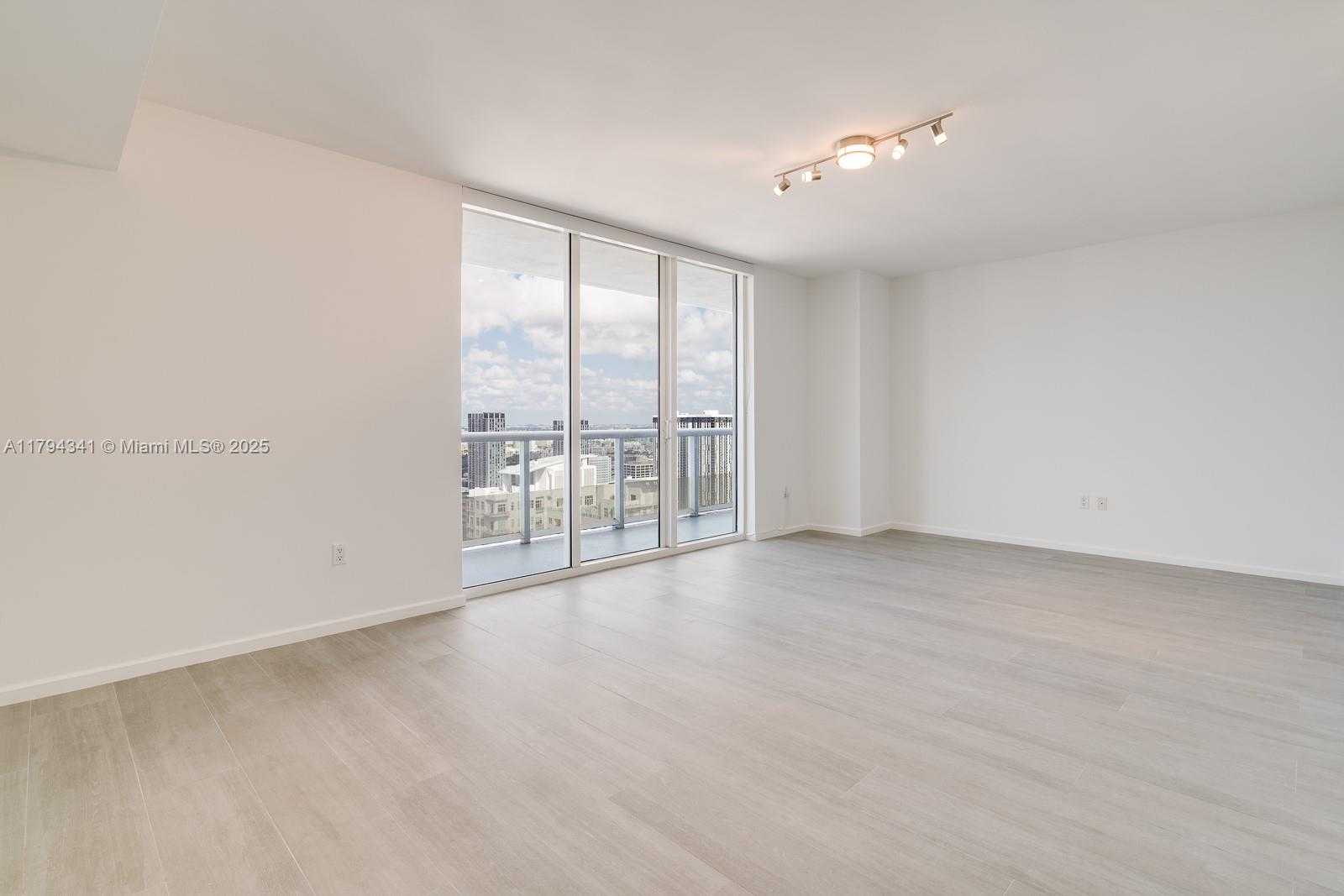 Small Image of 50 BISCAYNE BLVD #5003, Miami Number 7