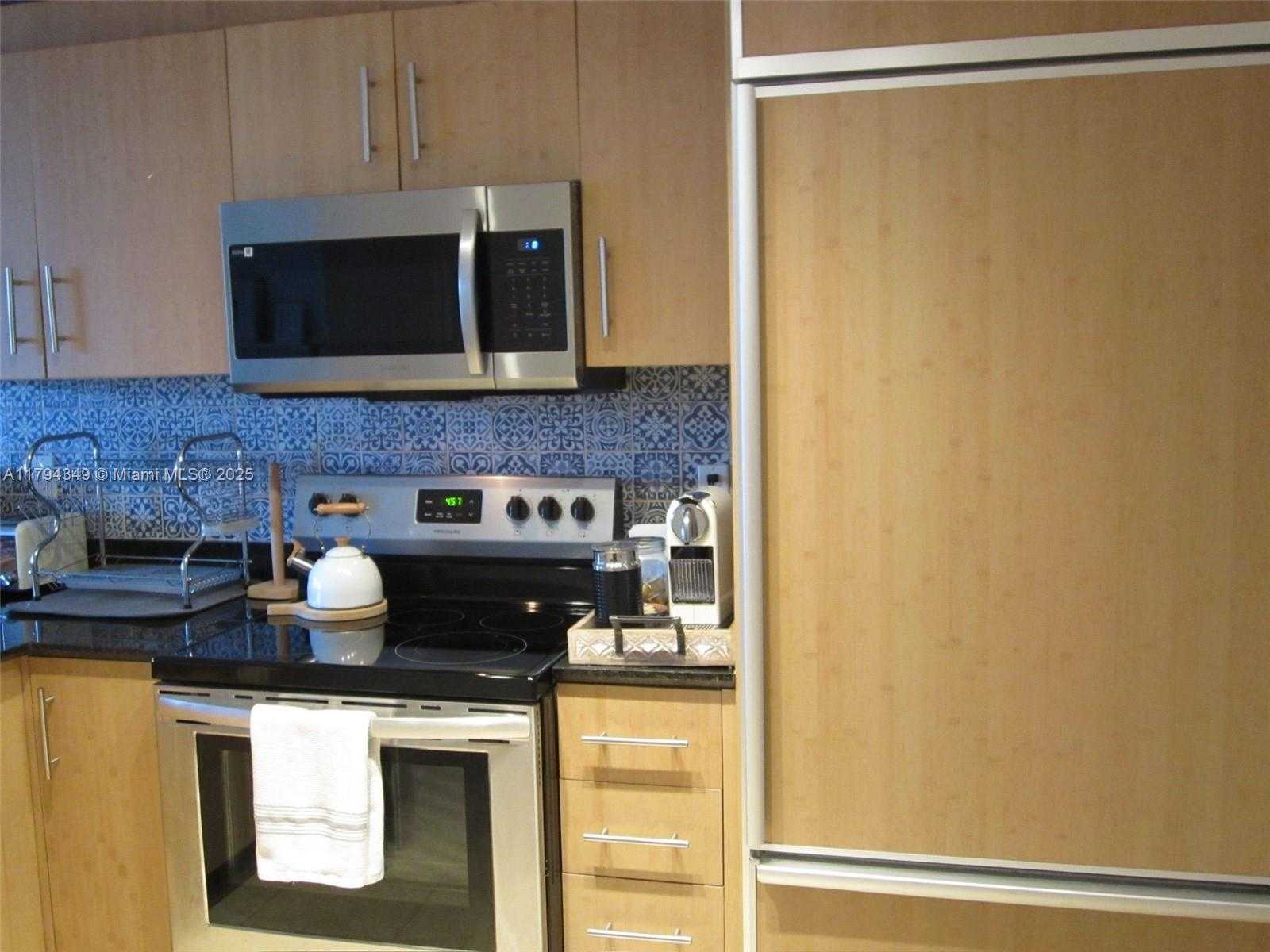 Small Image of 10275 COLLINS AVE #303, Bal Harbour Number 14