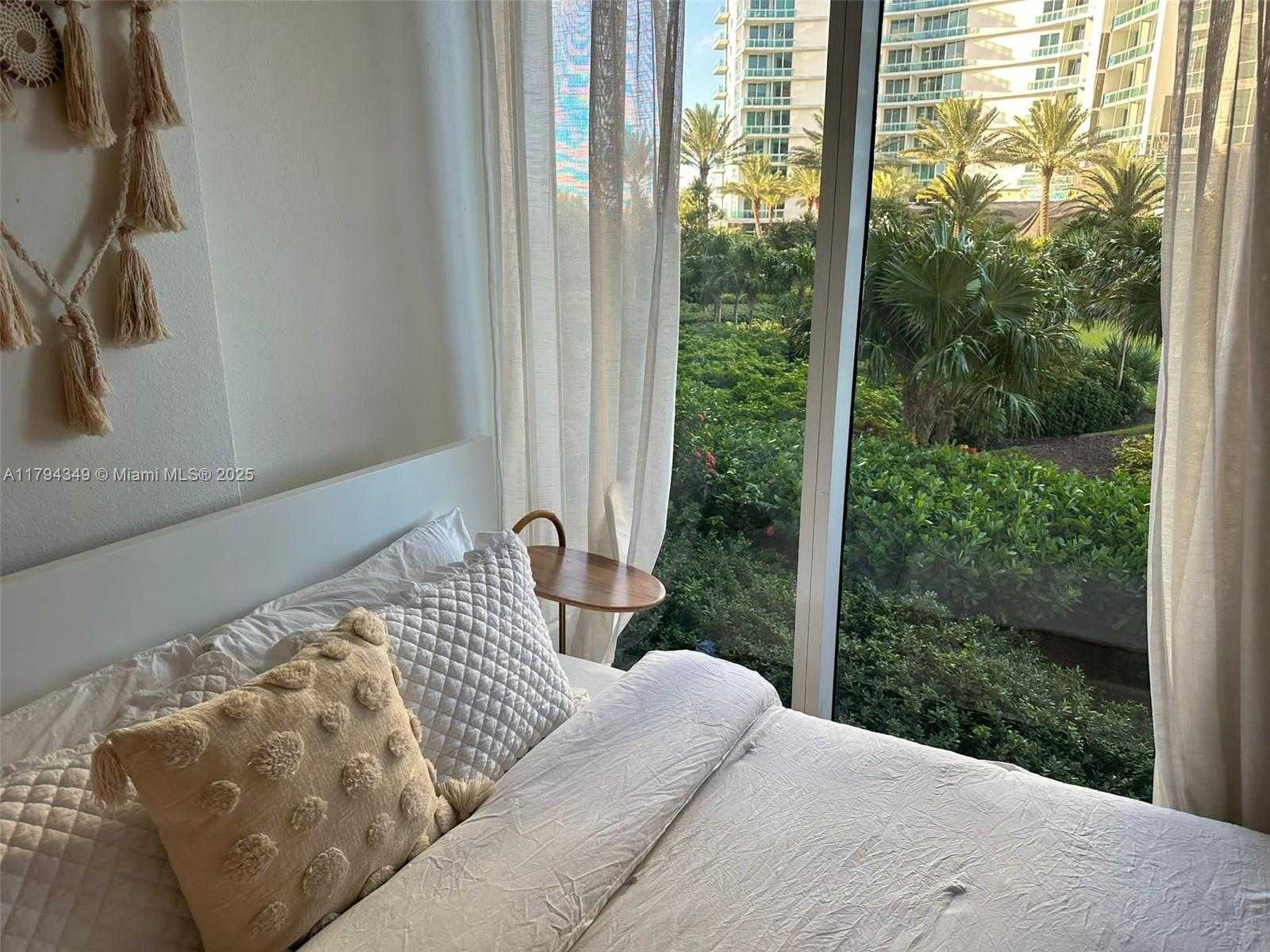 Small Image of 10275 COLLINS AVE #303, Bal Harbour Number 4