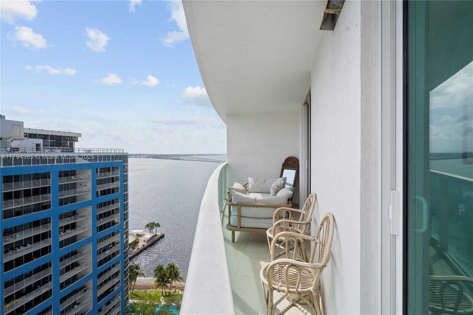 Small Image of 2101 Brickell Ave, Miami, FL 33129, USA Number 2