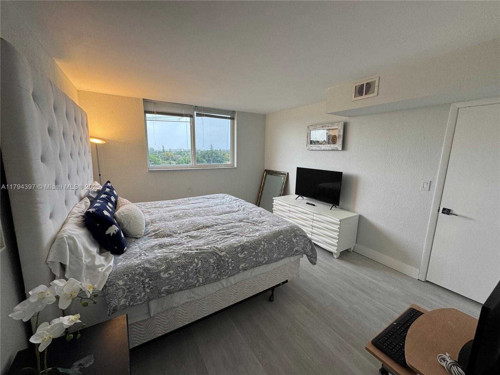 Small Image of 1251 NORTH EAST 108TH ST #816, Miami Number 14