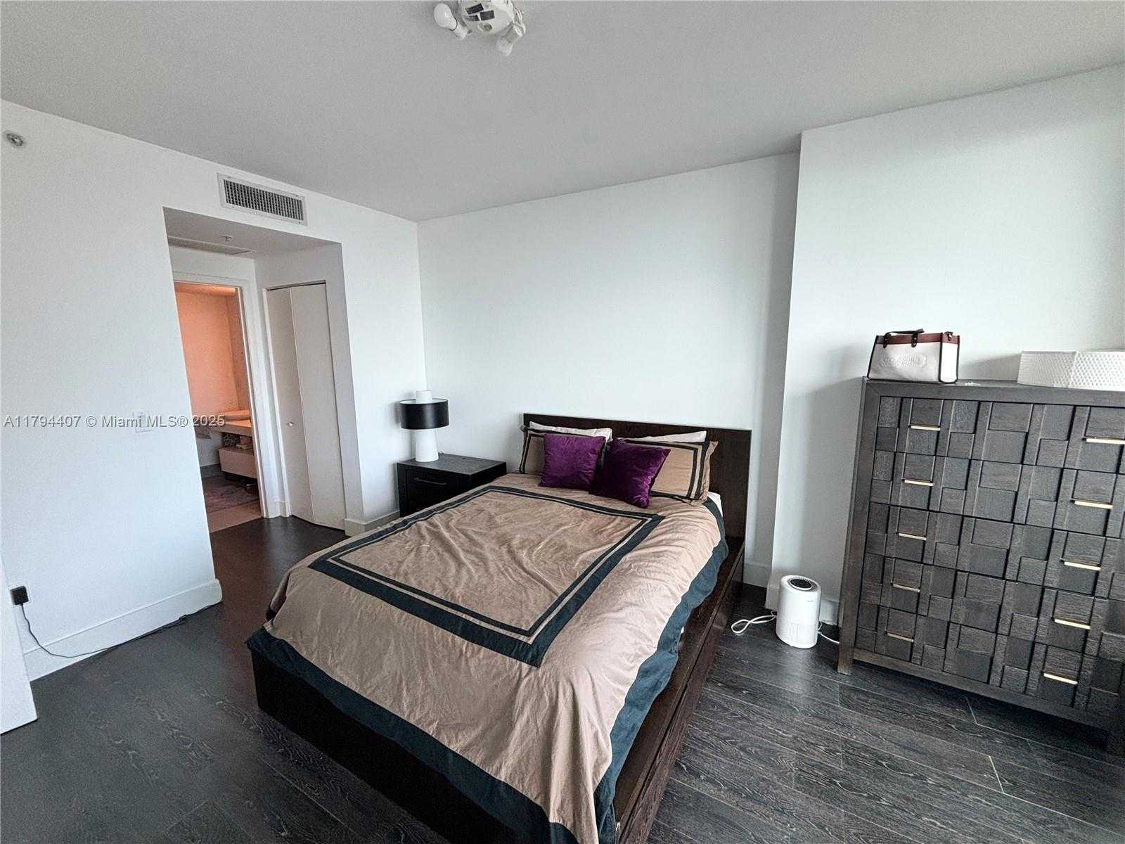 Small Image of 92 SOUTH WEST 3RD ST #4304, Miami Number 8