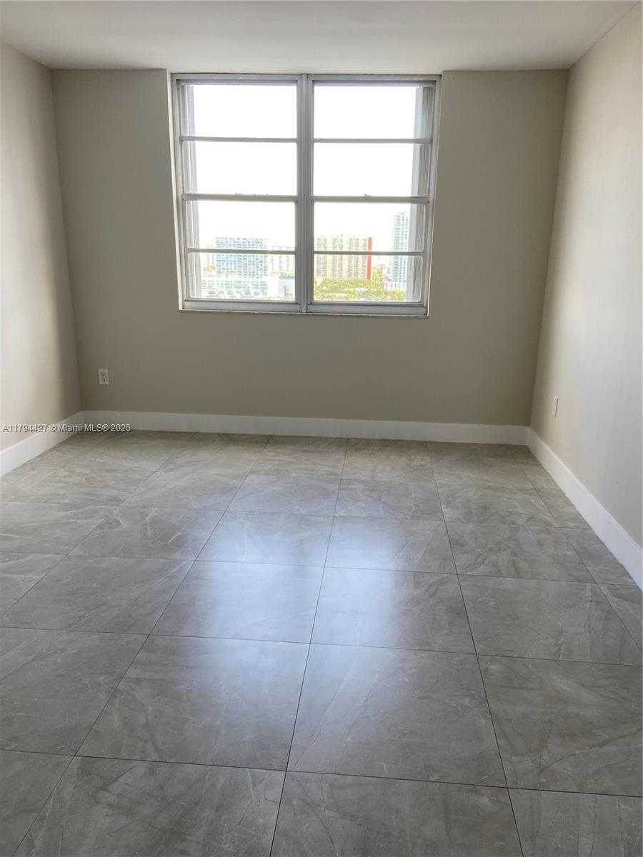 Small Image of 500 BAYVIEW DR #1727, Sunny Isles Beach Number 10