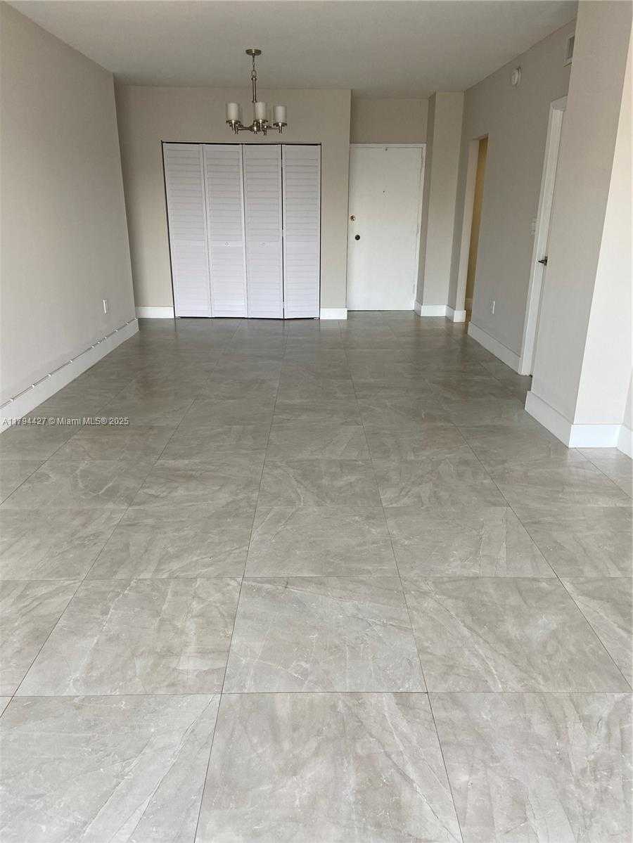 Small Image of 500 BAYVIEW DR #1727, Sunny Isles Beach Number 11