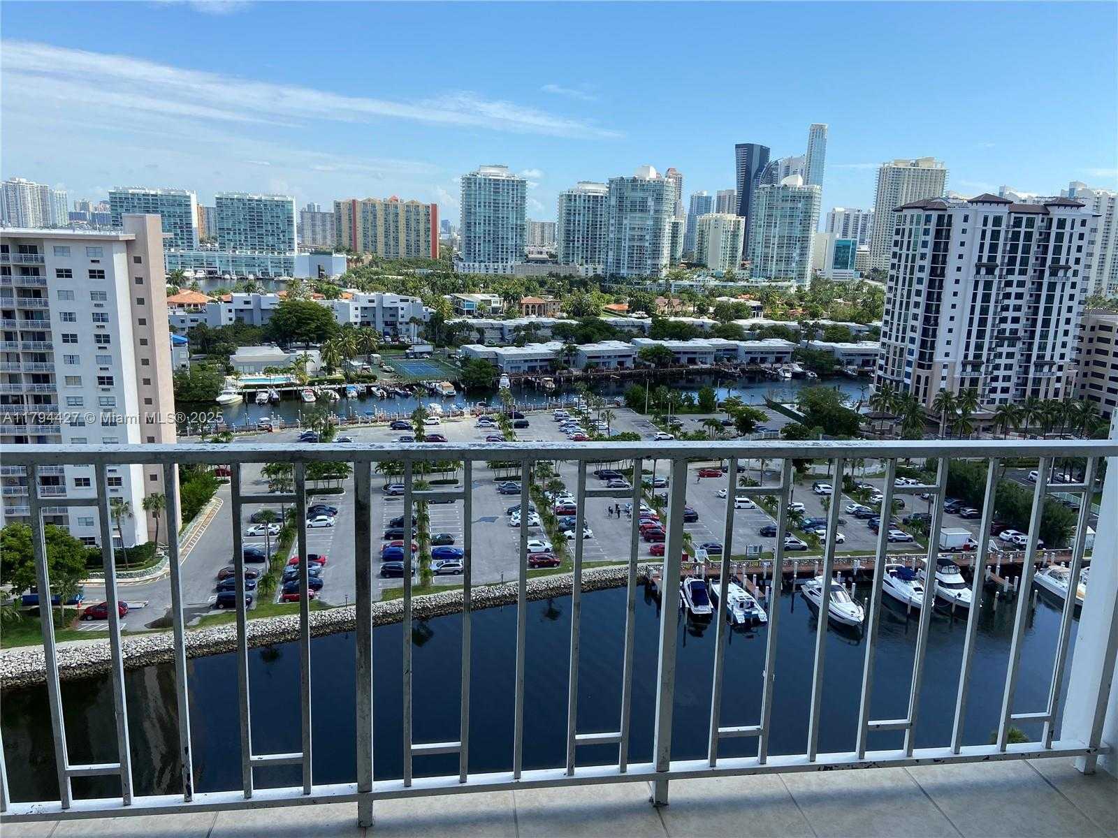 Small Image of 500 BAYVIEW DR #1727, Sunny Isles Beach Number 3