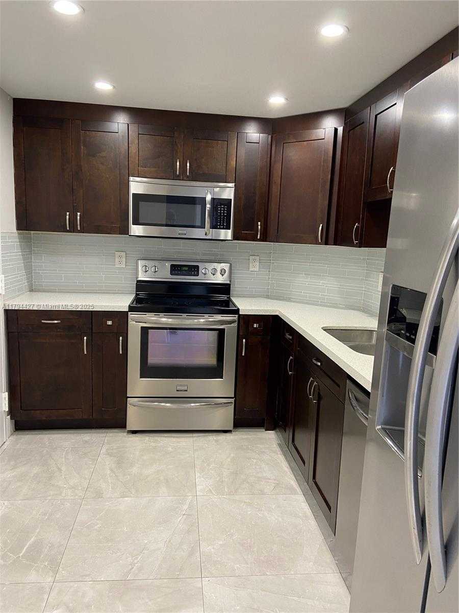 Small Image of 500 BAYVIEW DR #1727, Sunny Isles Beach Number 5