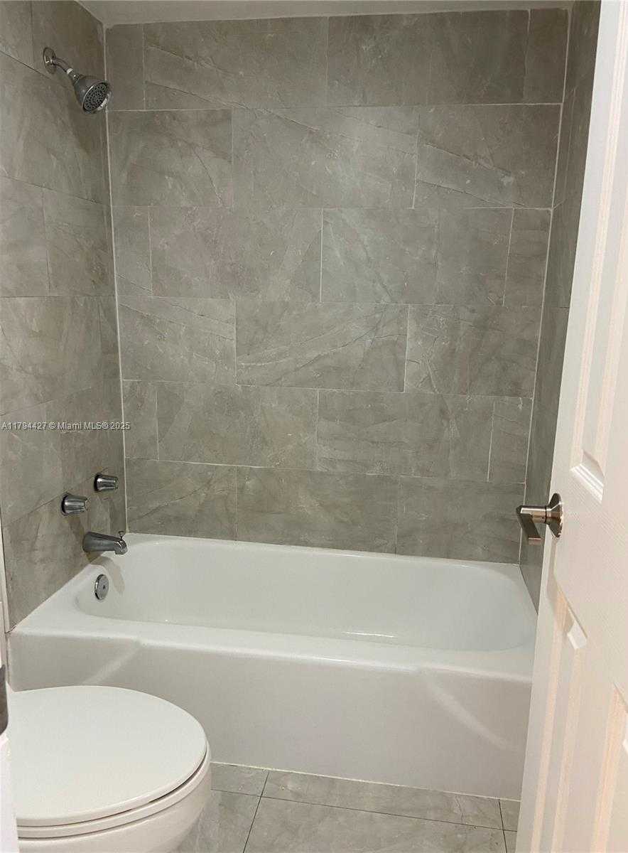 Small Image of 500 BAYVIEW DR #1727, Sunny Isles Beach Number 7