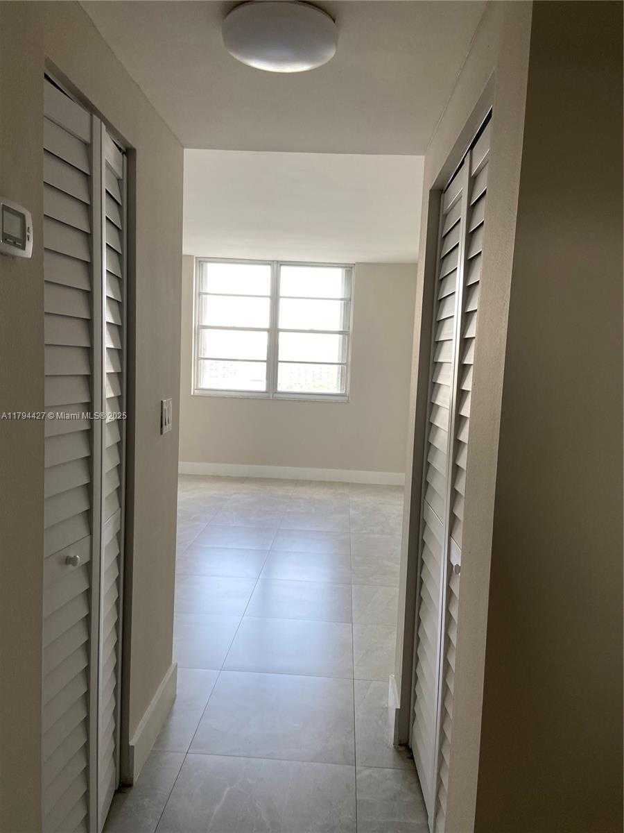 Small Image of 500 BAYVIEW DR #1727, Sunny Isles Beach Number 9