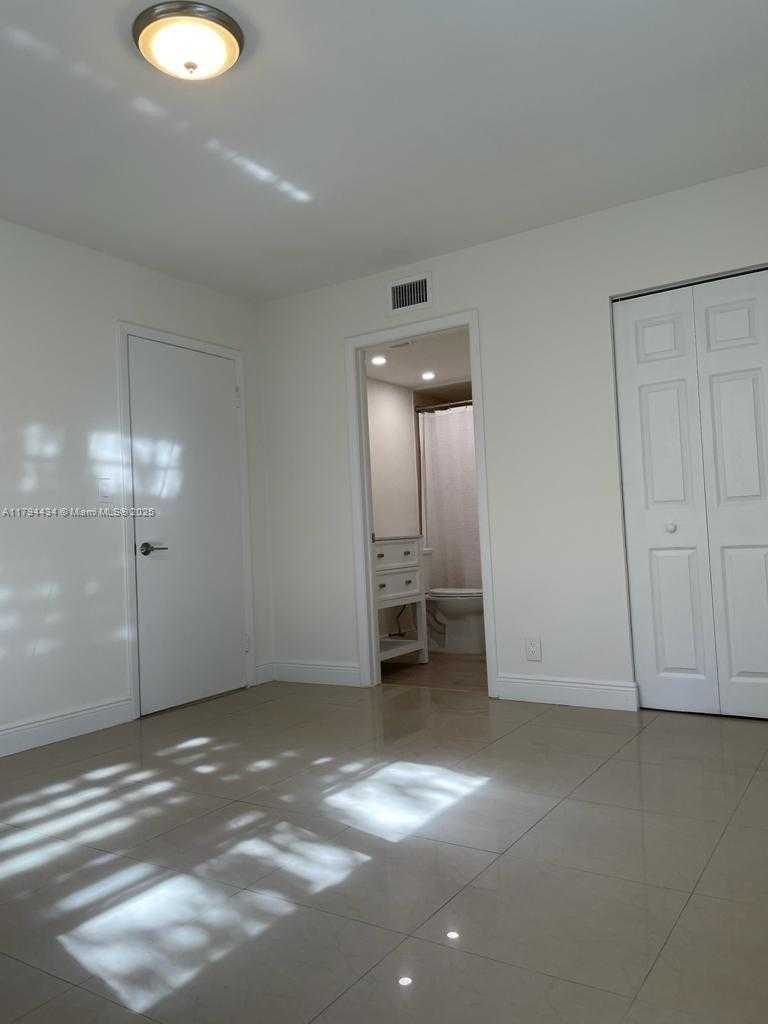 Small Image of 8120 GENEVA CT #355, Doral Number 10