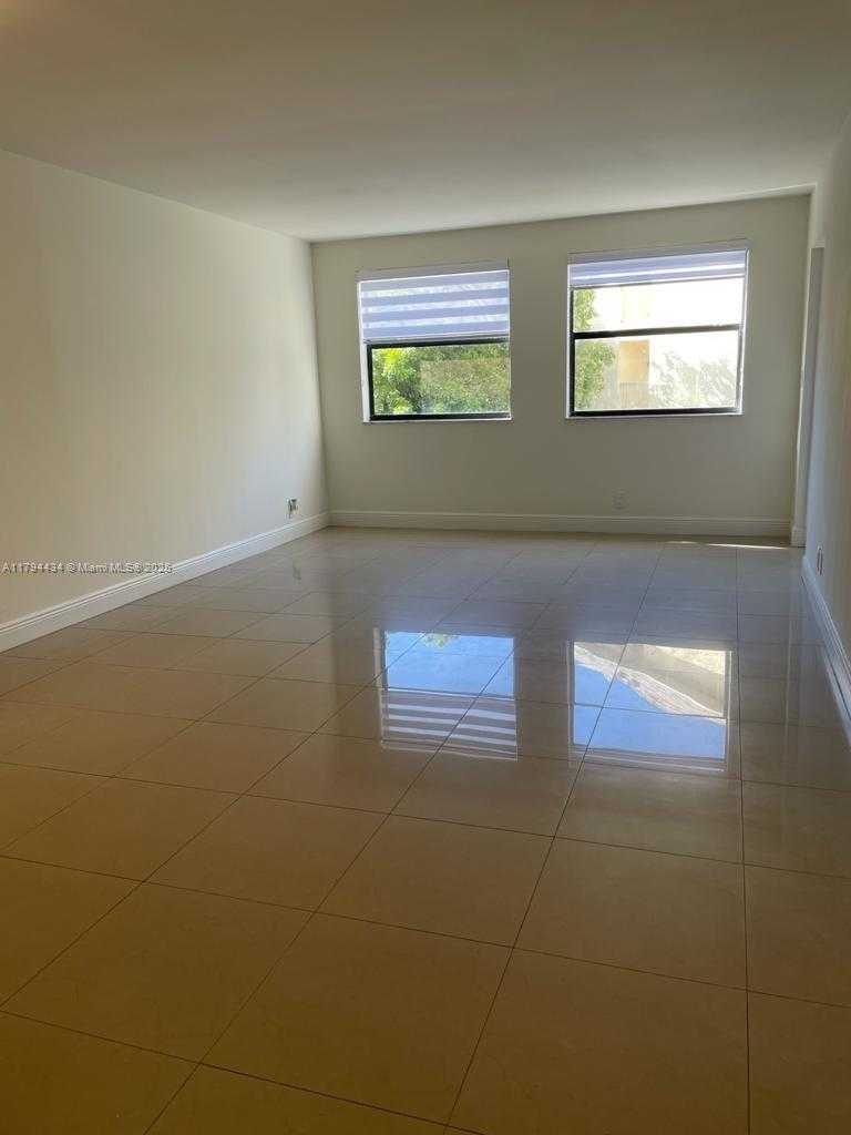 Small Image of 8120 GENEVA CT #355, Doral Number 4